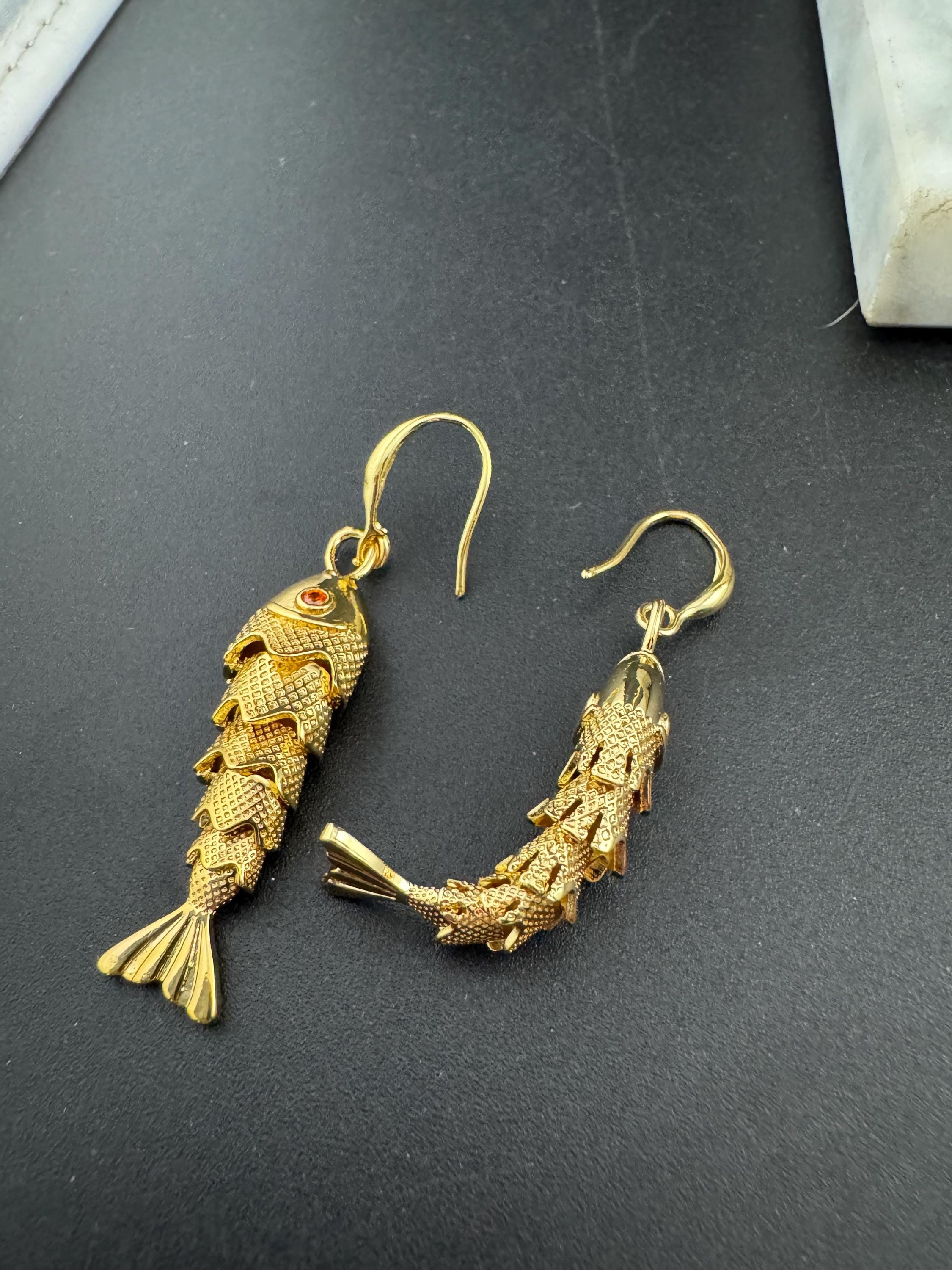 18k GP earwires Nautical silver or gold tone 3D novelty articulated moving fish dangly drop charm earrings for pierced ears