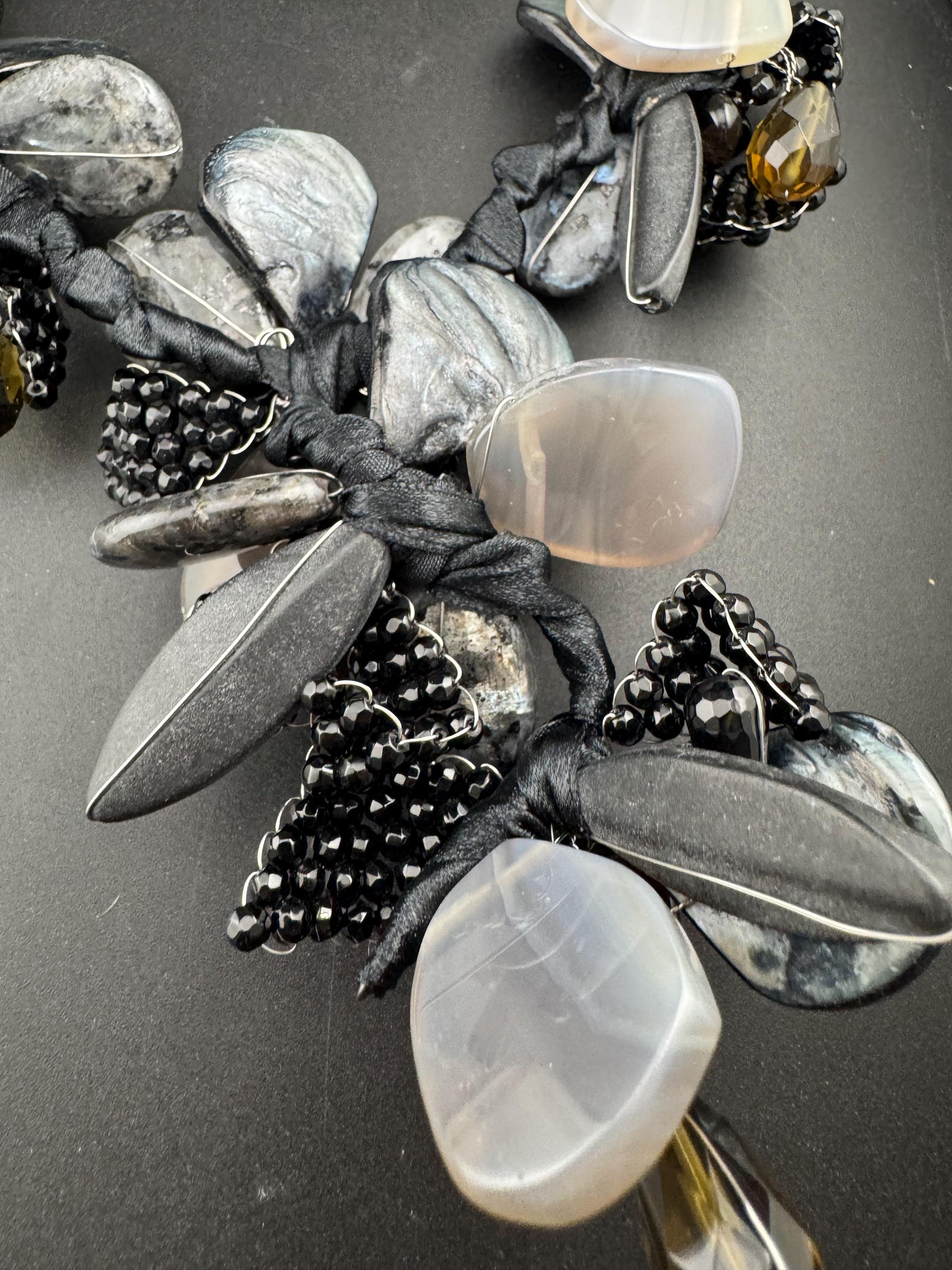 Vilaiwan Black Beaded Necklace: Gemstone Shell Runway Fashion