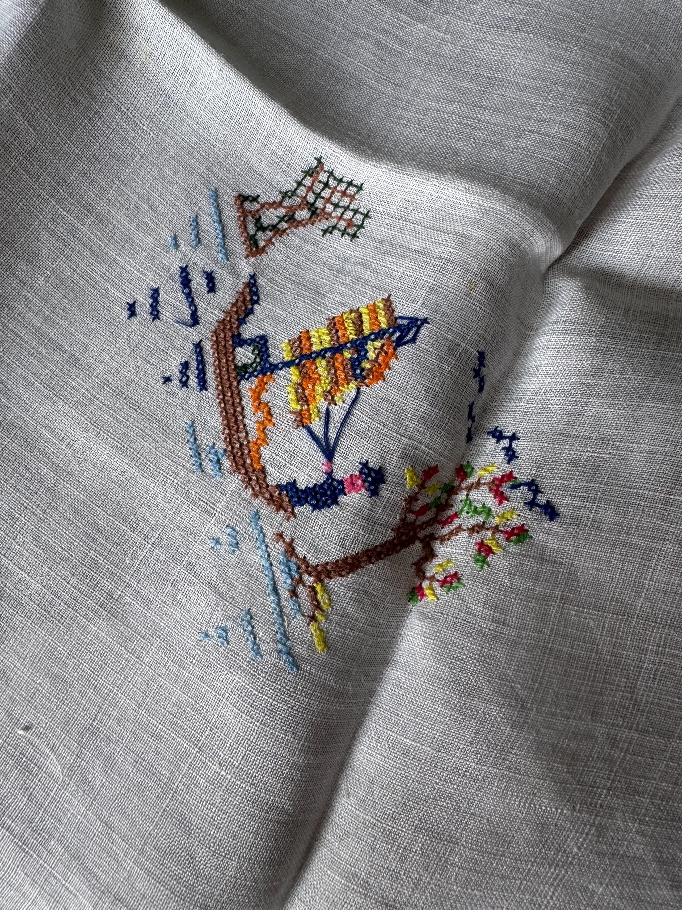 XL 117cm x 117cm square Chinese cross stitch pagoda embroidered pretty white cotton large tablecloth chateau cottage Art Deco B&b oriental