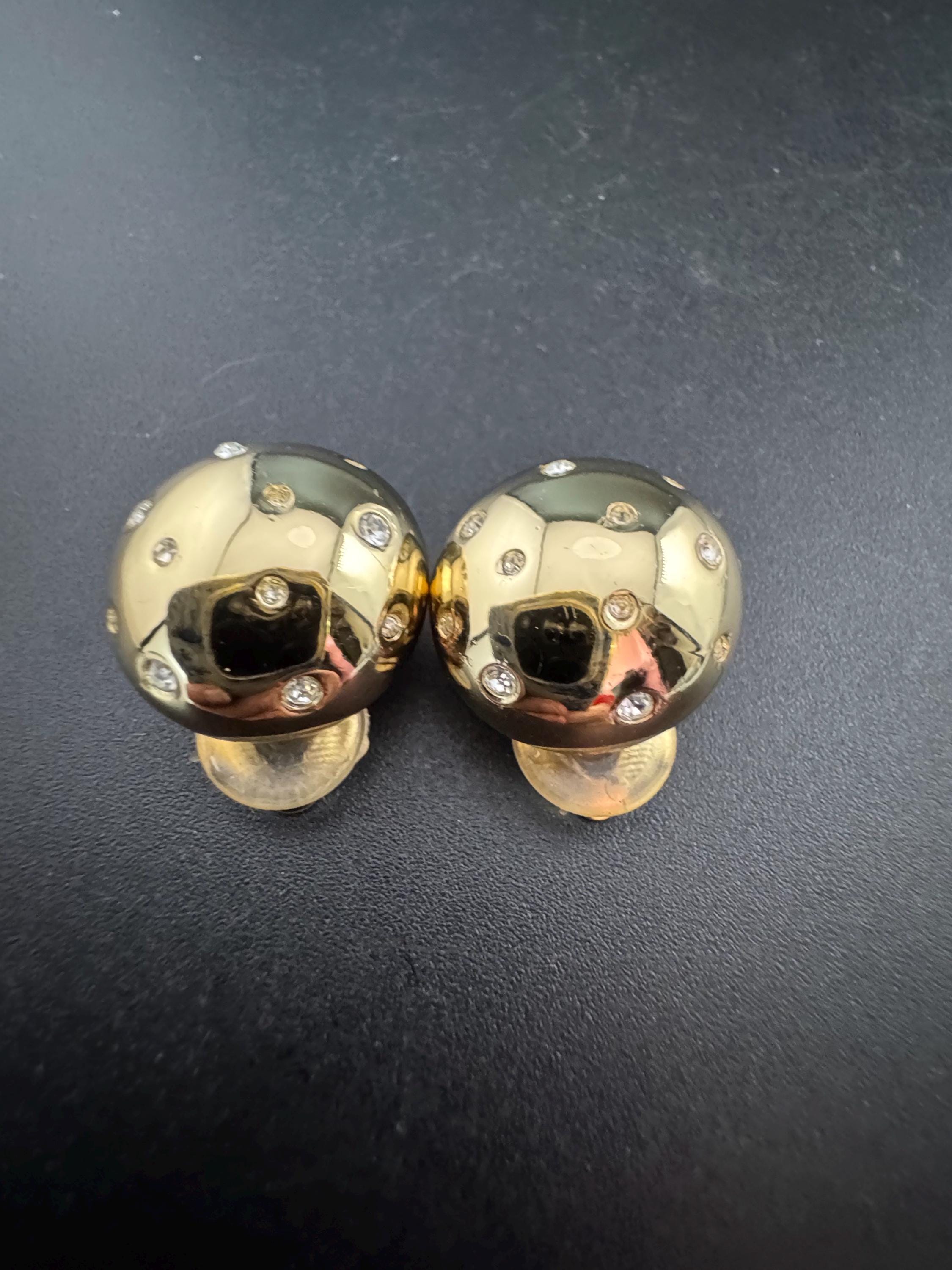 Signed GROSSE Vintage diamanté clear rhinestone paste gold tone domed clip on stud earrings