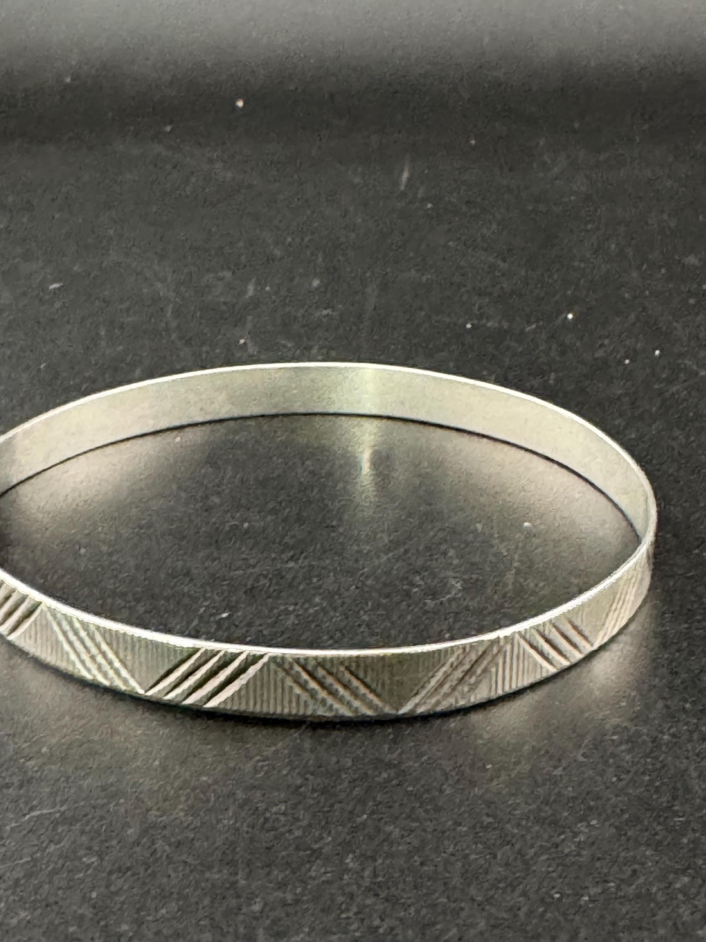 Vintage 1970s cross etched 925 sterling silver 6mm slim thin bangle 8.2 grams 6.5cm inner diameter
