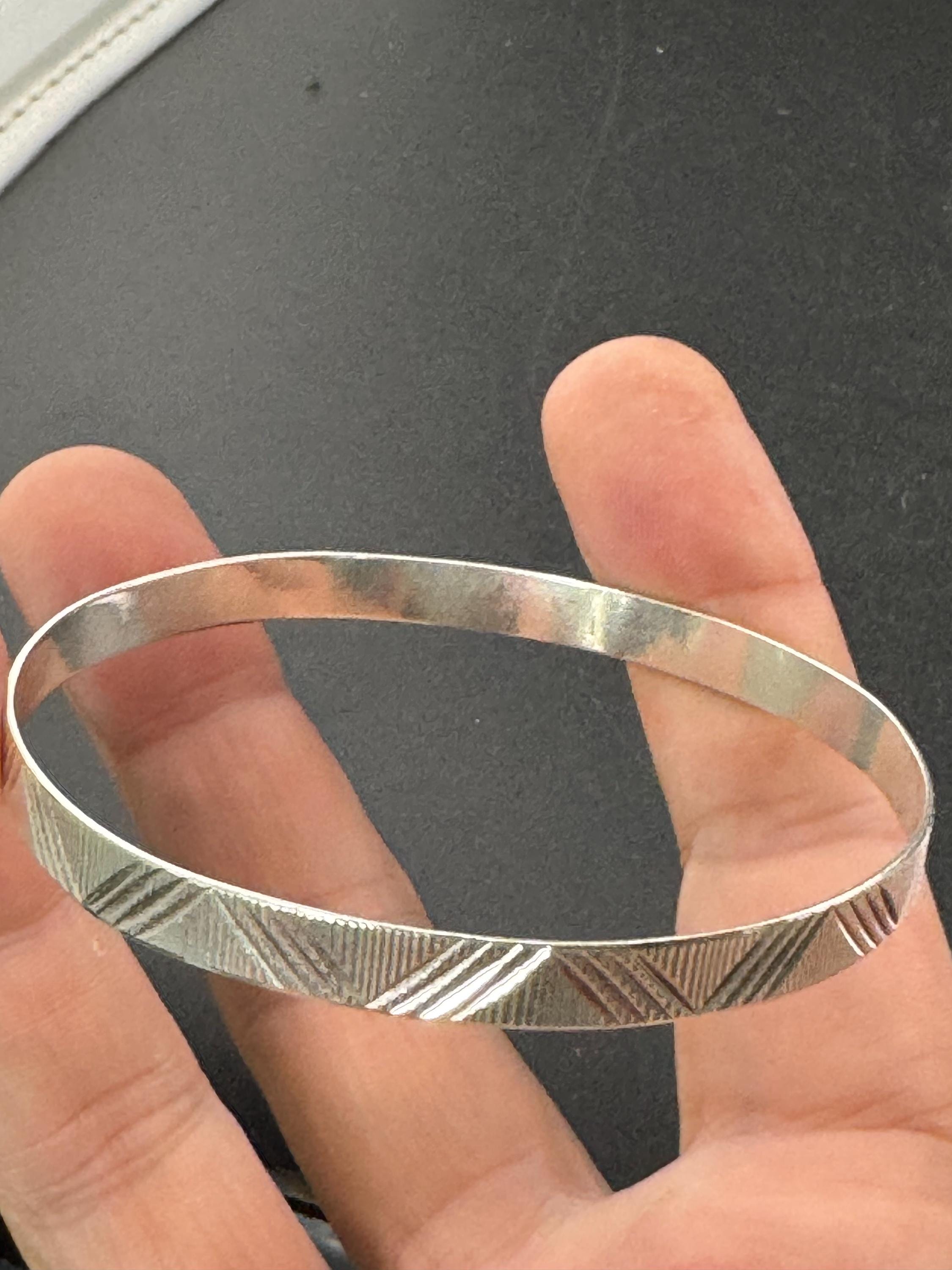 Vintage 1970s cross etched 925 sterling silver 6mm slim thin bangle 8.2 grams 6.5cm inner diameter