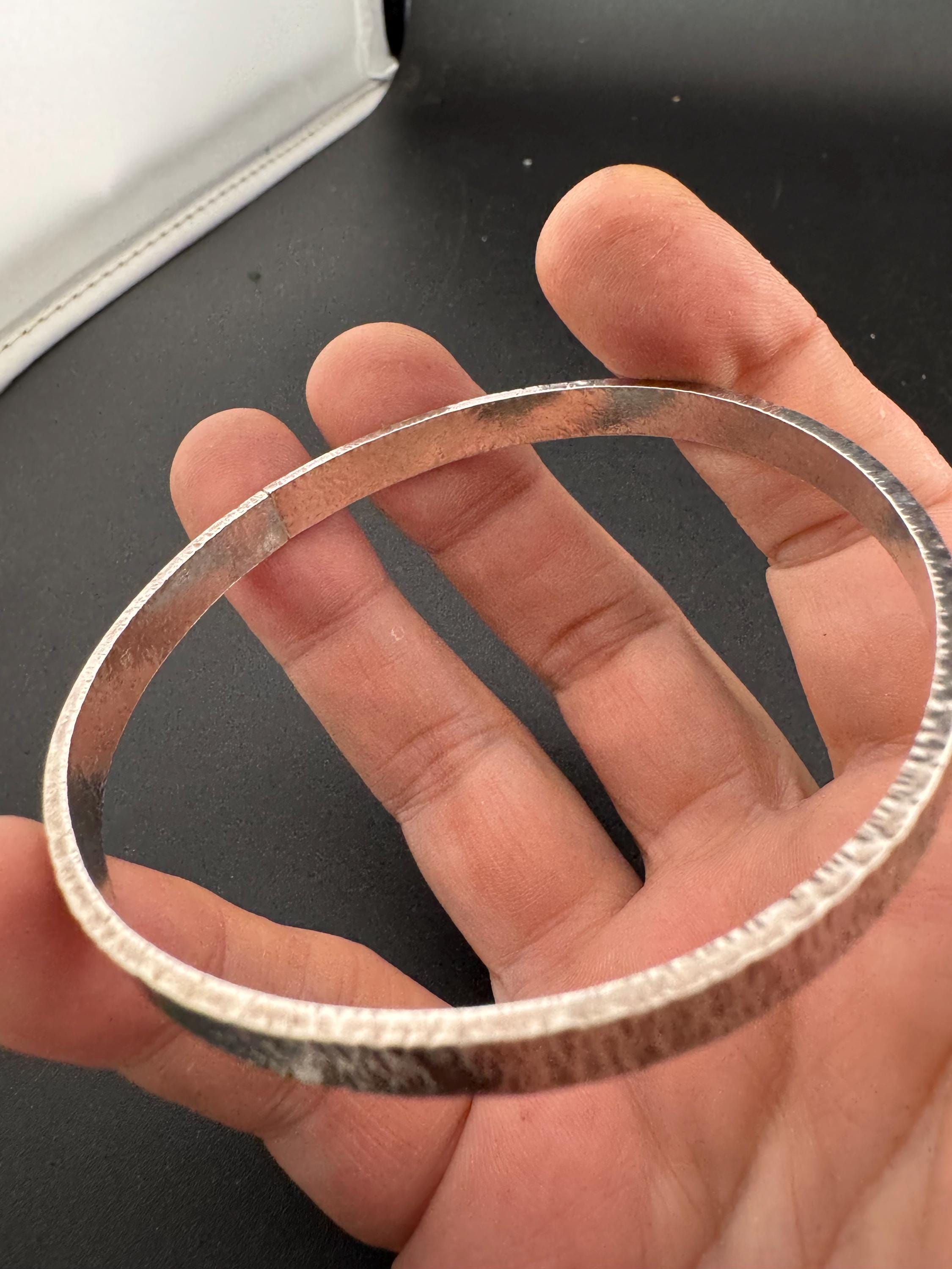 Vintage plain white metal slim thin modernist brutalist bark bangle 22.2 grams 6.5cm inner diameter, handmade acid tested sterling silver