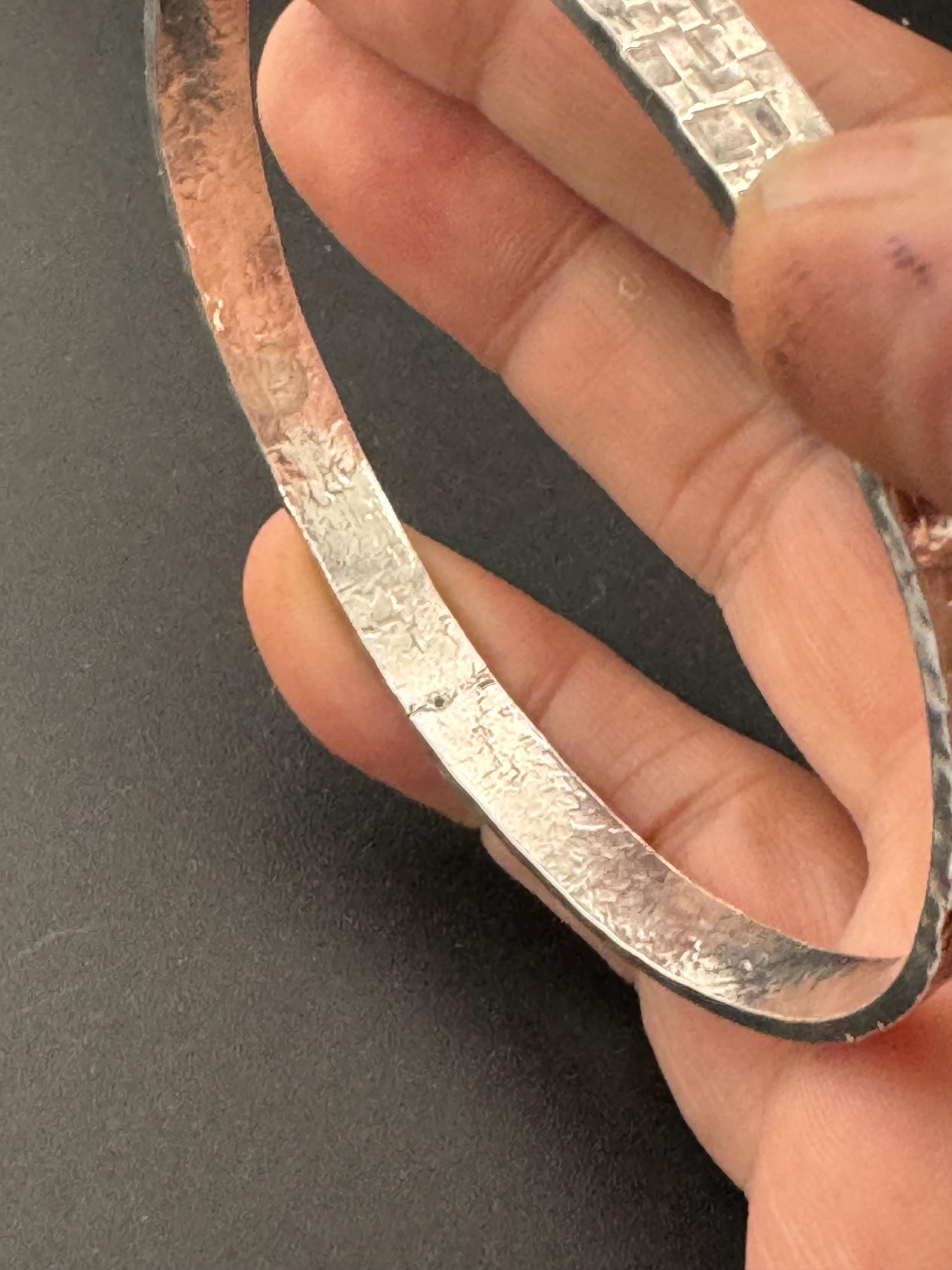 Vintage plain white metal slim thin modernist brutalist planished bangle 22.5 grams 6.7cm inner diameter, handmade acid tested silver