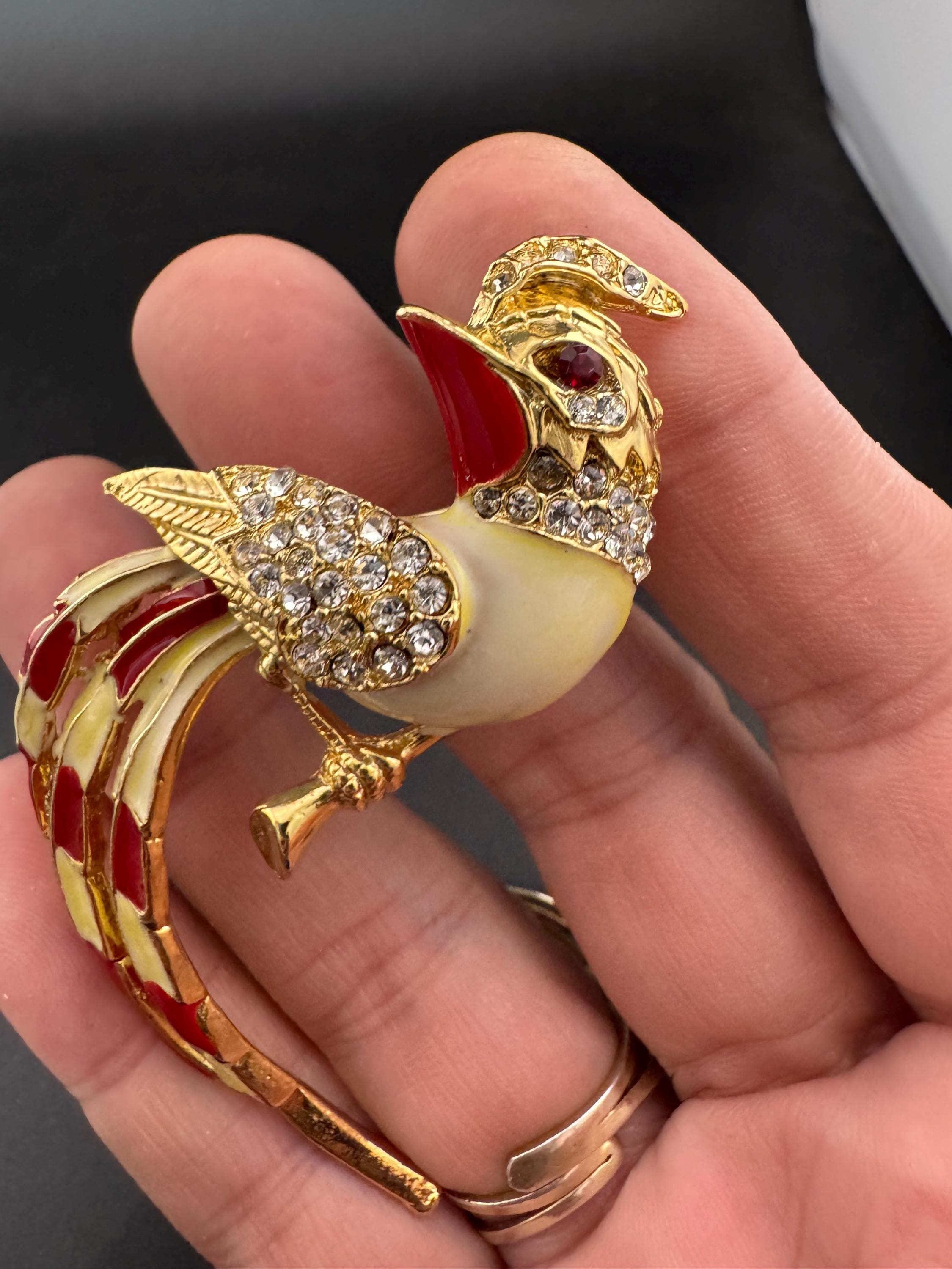 Vintage Tropical Parrot firecrest brooch set with Paste diamanté and red and cream Enamel gold tone metal 1980s