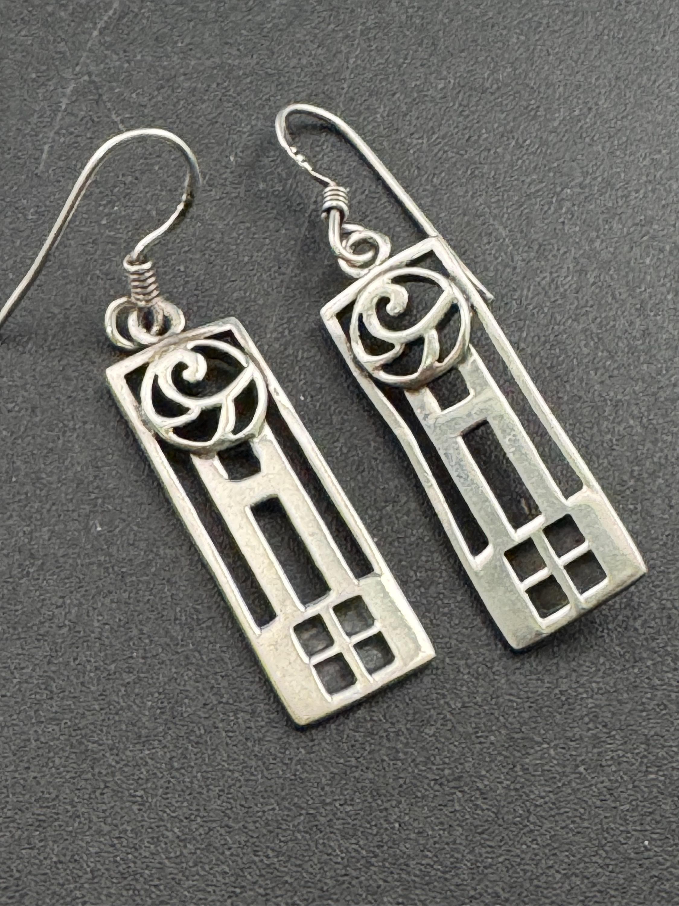 Art Nouveau style Sterling 925 Silver dangly Earrings Pierced cut out work