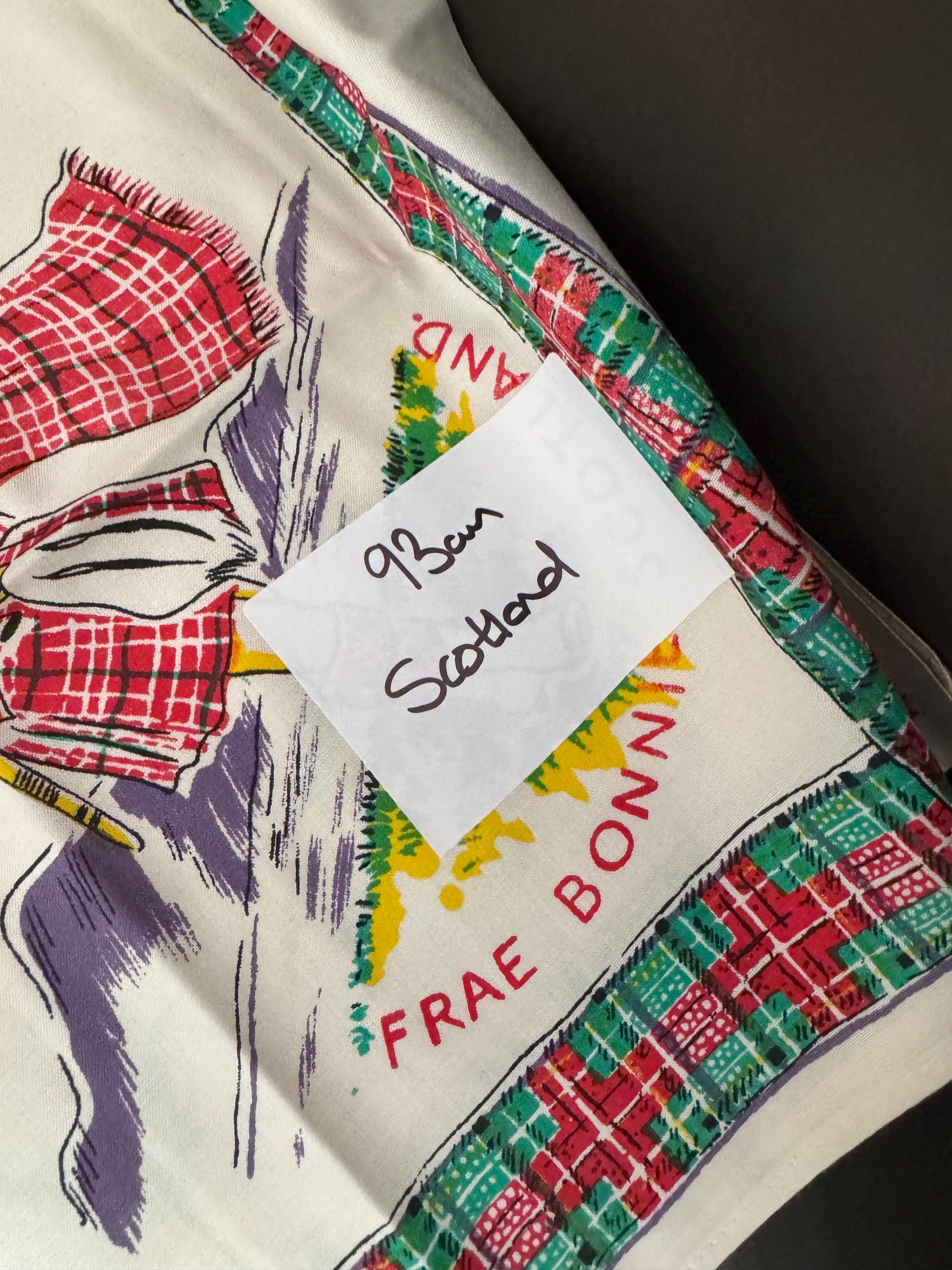 93cm square Vintage printed souvenir tablecloth SCOTLAND landmarks Scottish cities