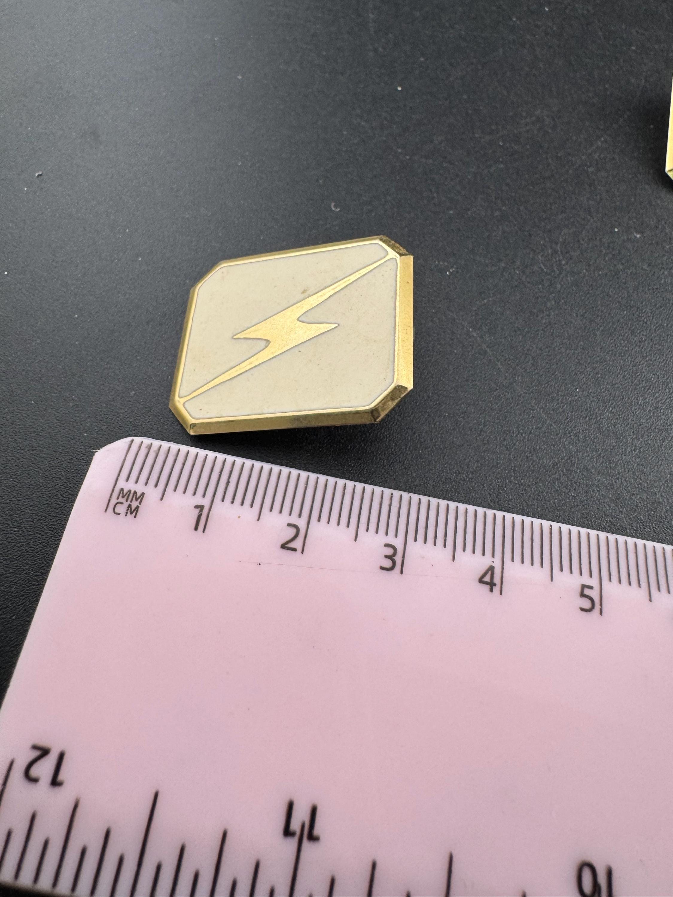 Vintage 1980s nude neutral cream enamel octagonal studs for pierced ears, stud earrings gold tone