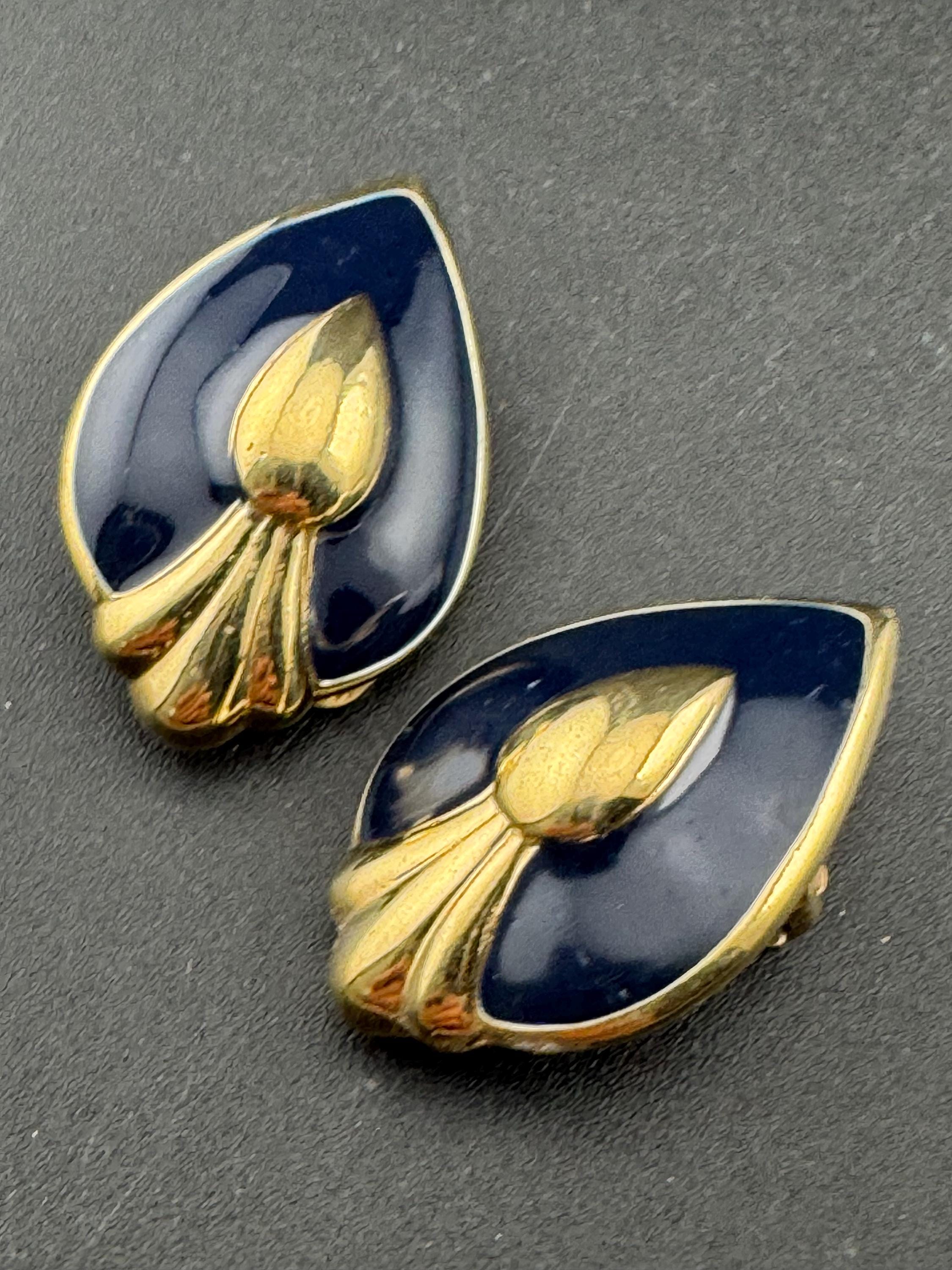 Signed Oscar de la renta designer navy blue enamel oversized 3.5cm teardrop clip on earrings, vintage gold plated