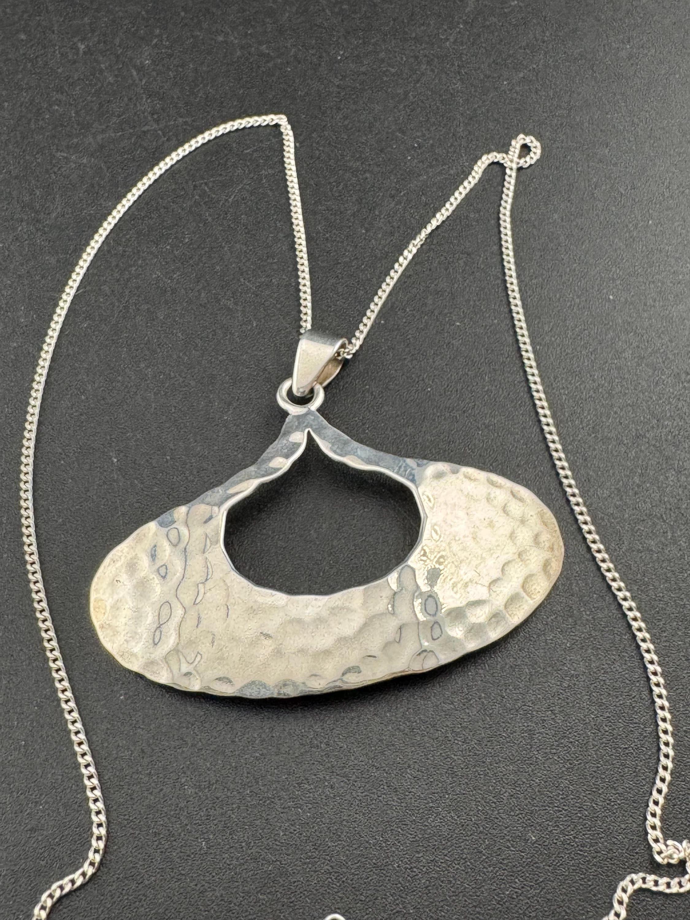 Vintage white metal unmarked modernist planished pendant necklace on a 925 sterling silver 41cm chain
