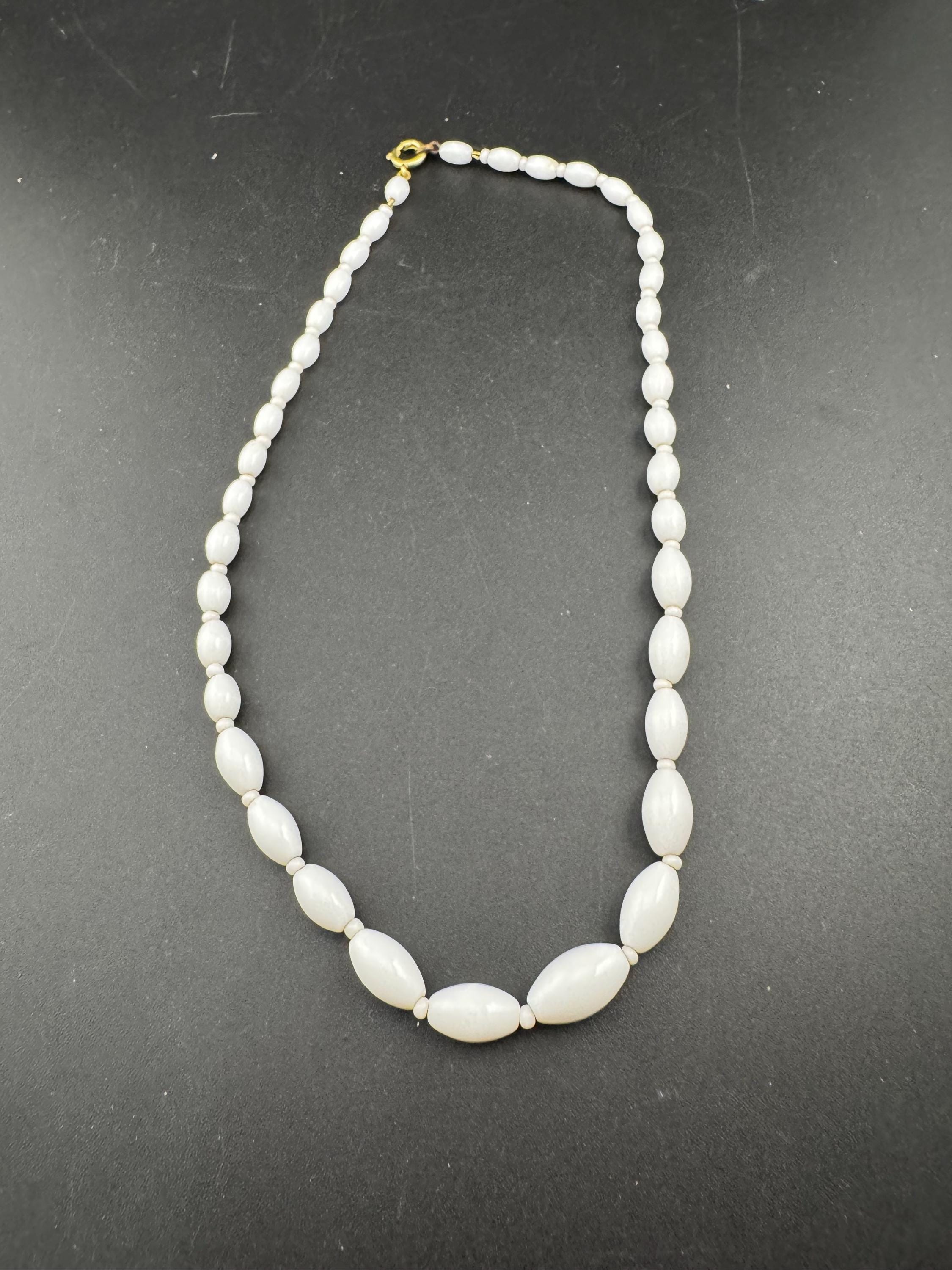 46cm vintage White milk glass beaded necklace