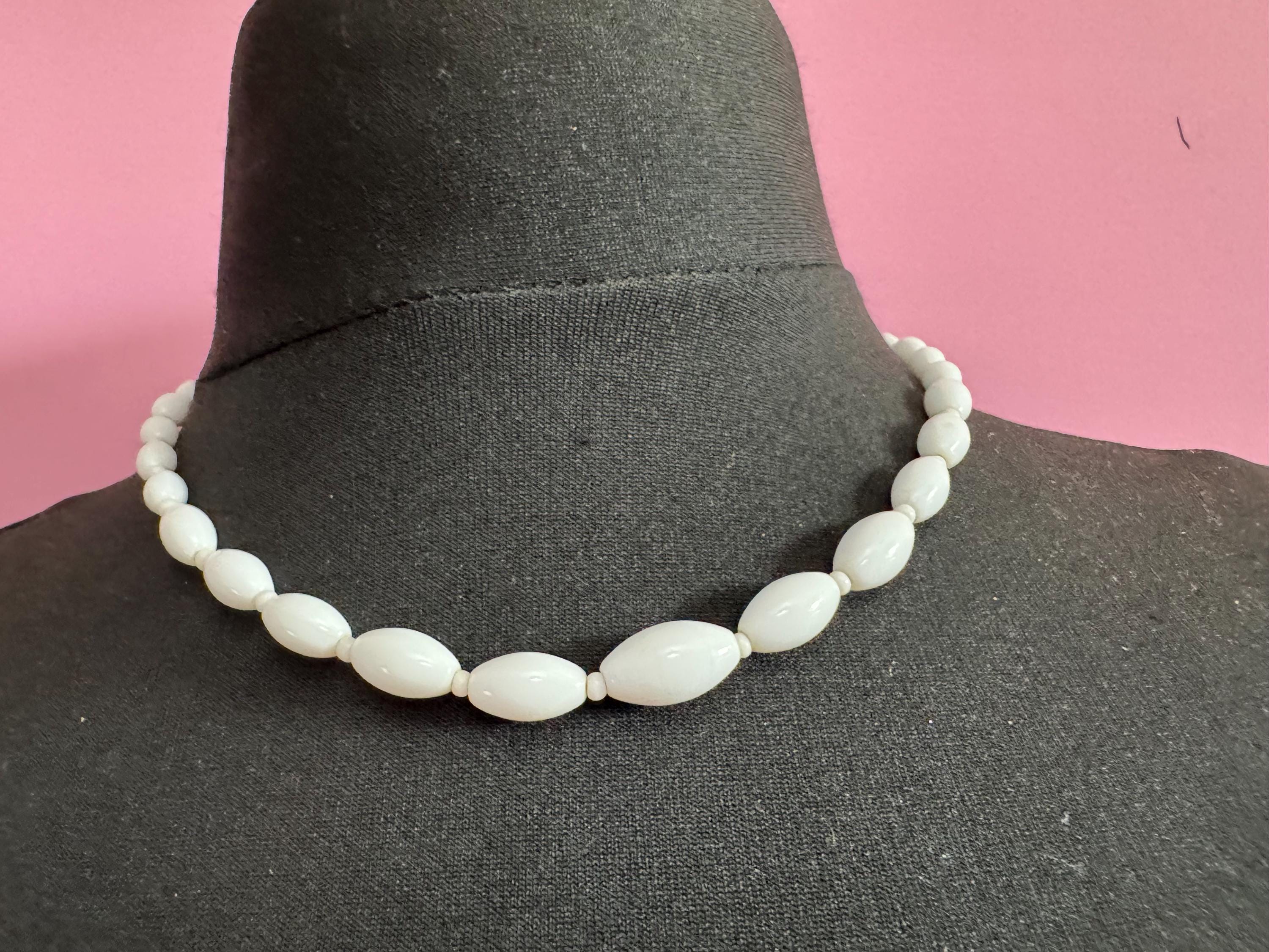 46cm vintage White milk glass beaded necklace