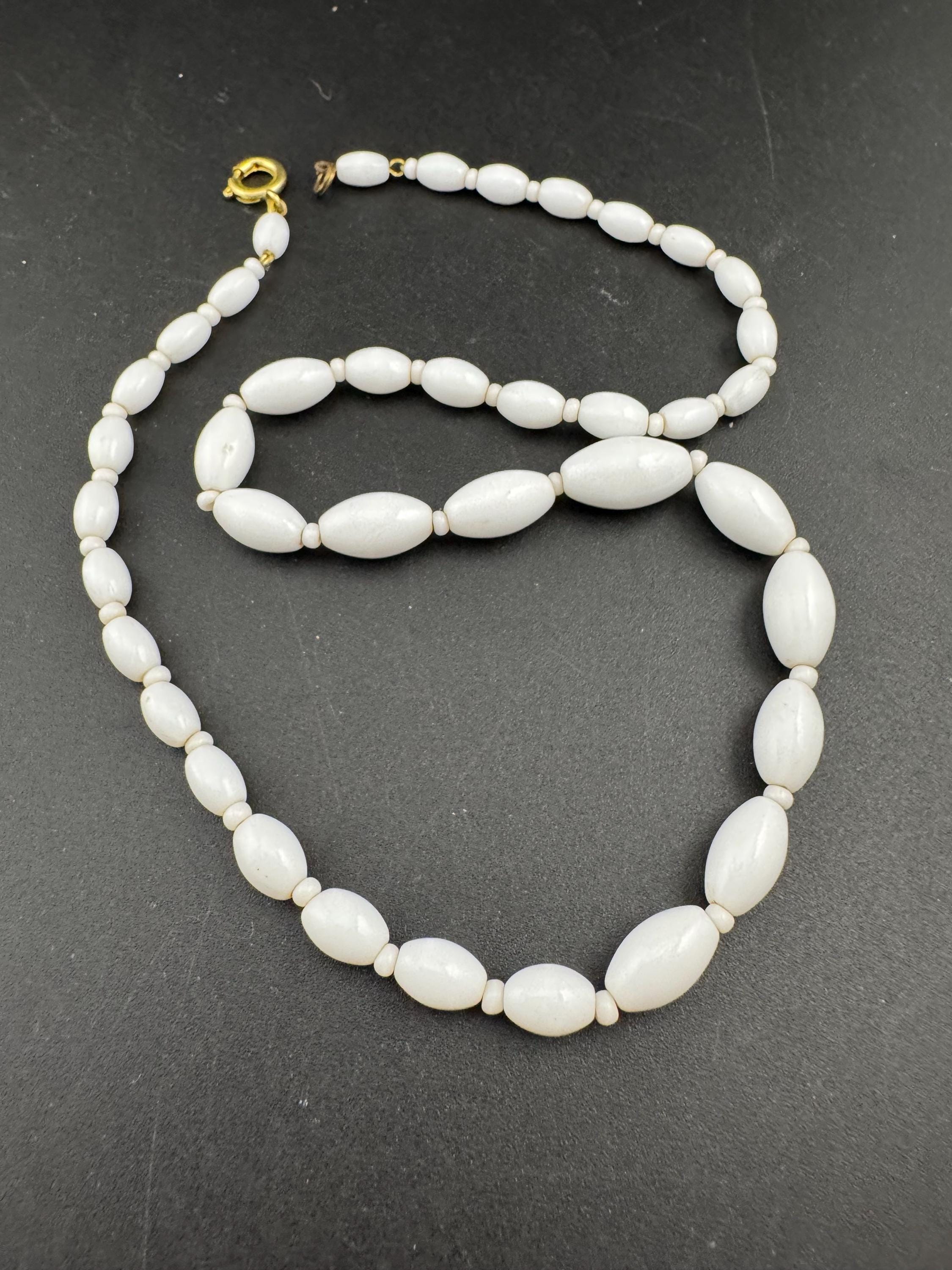 46cm vintage White milk glass beaded necklace