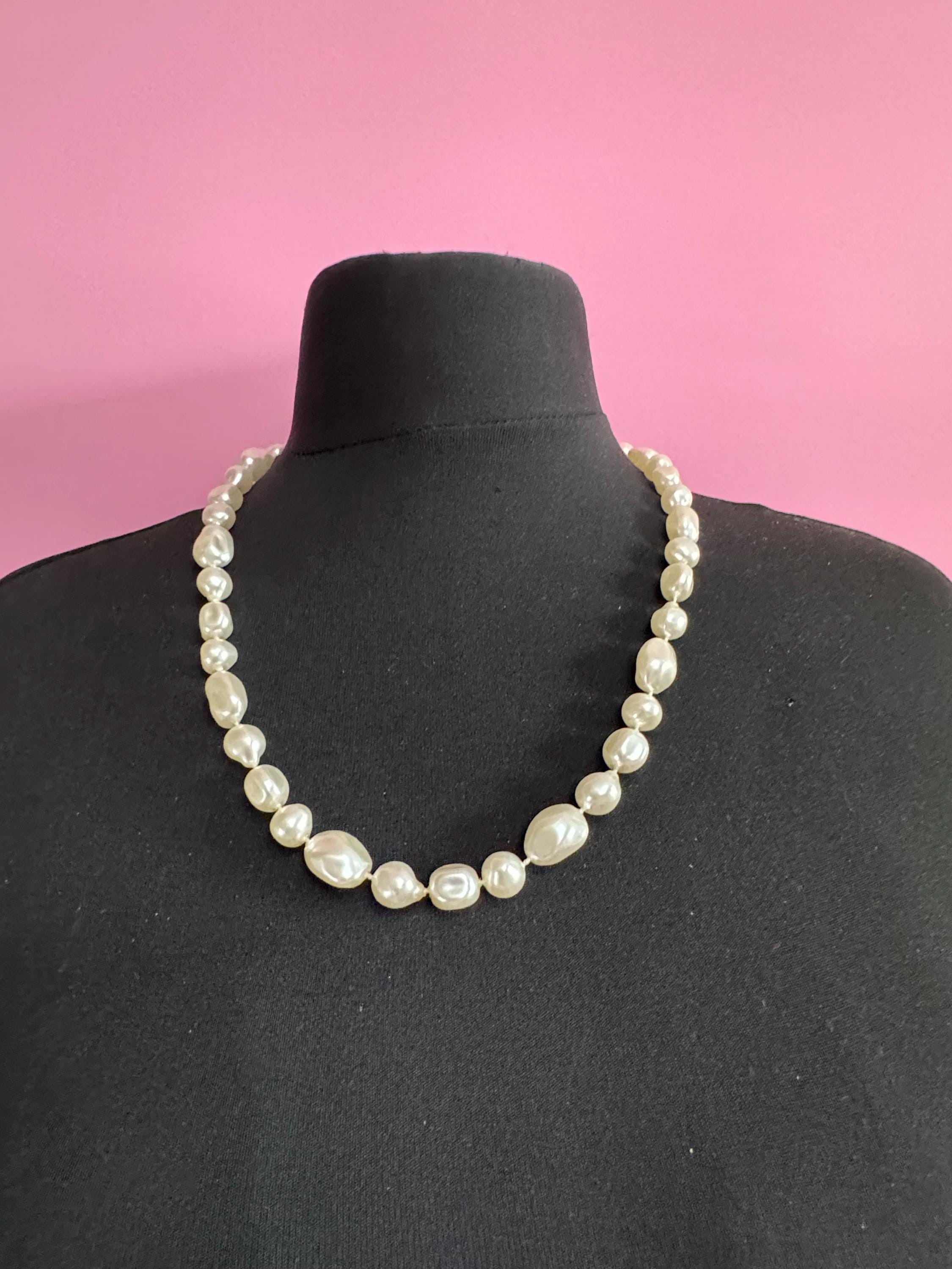 Retro chunky 63cm long lightweight plastic beaded white faux pearl layering necklace