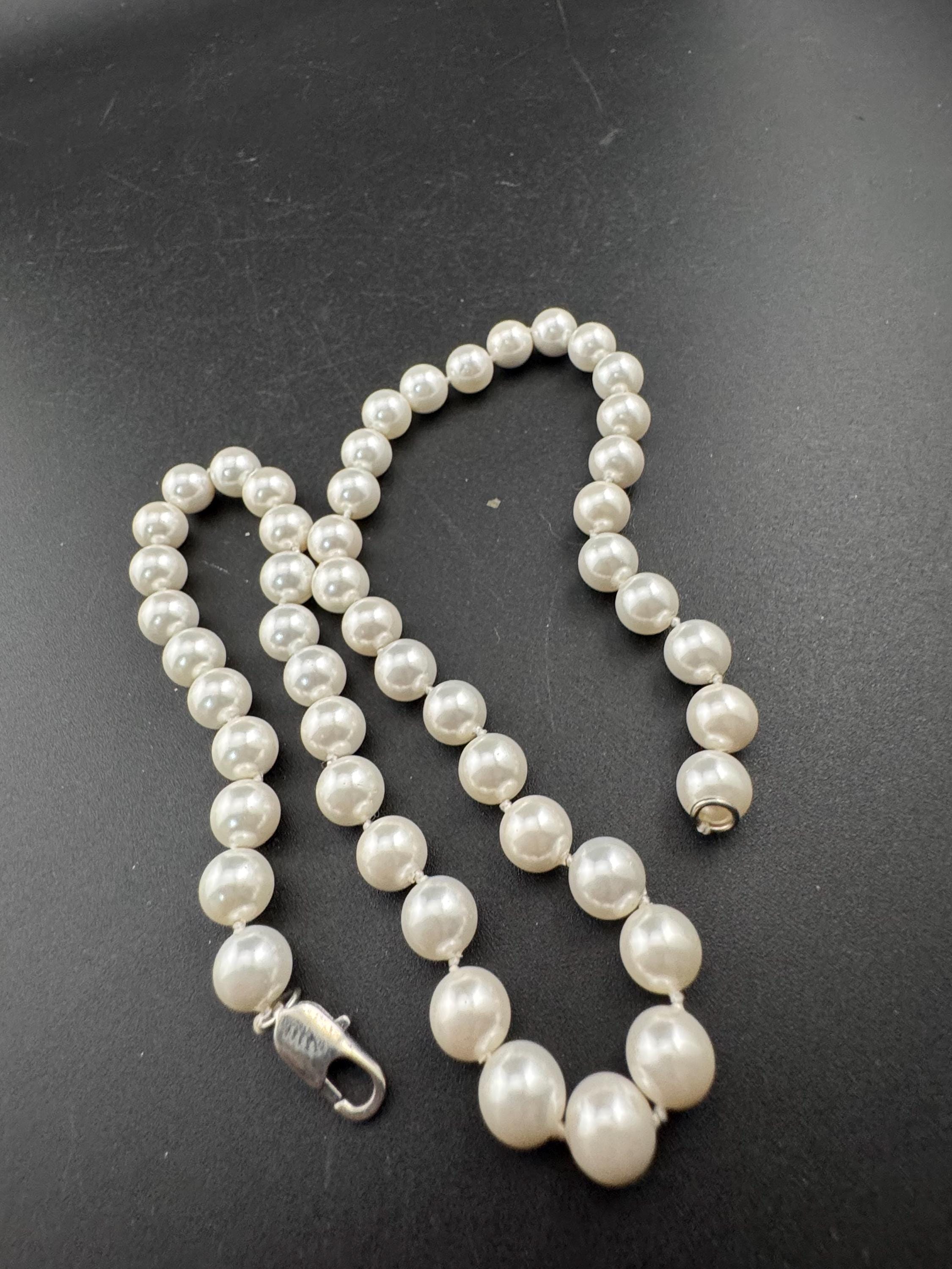 vintage white knotted glass pearl necklace modernist silver tone 46cm 8mm beads