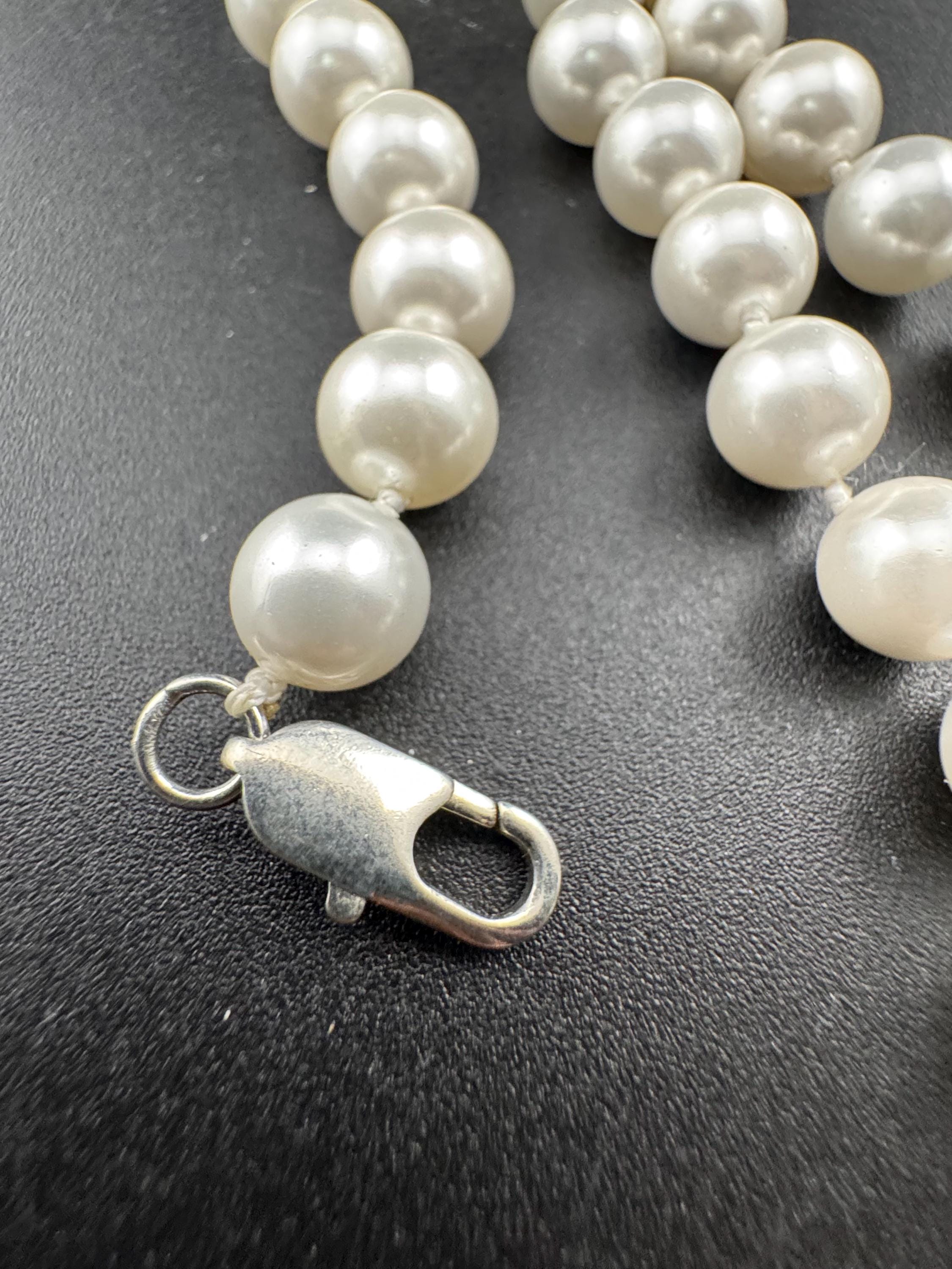 vintage white knotted glass pearl necklace modernist silver tone 46cm 8mm beads