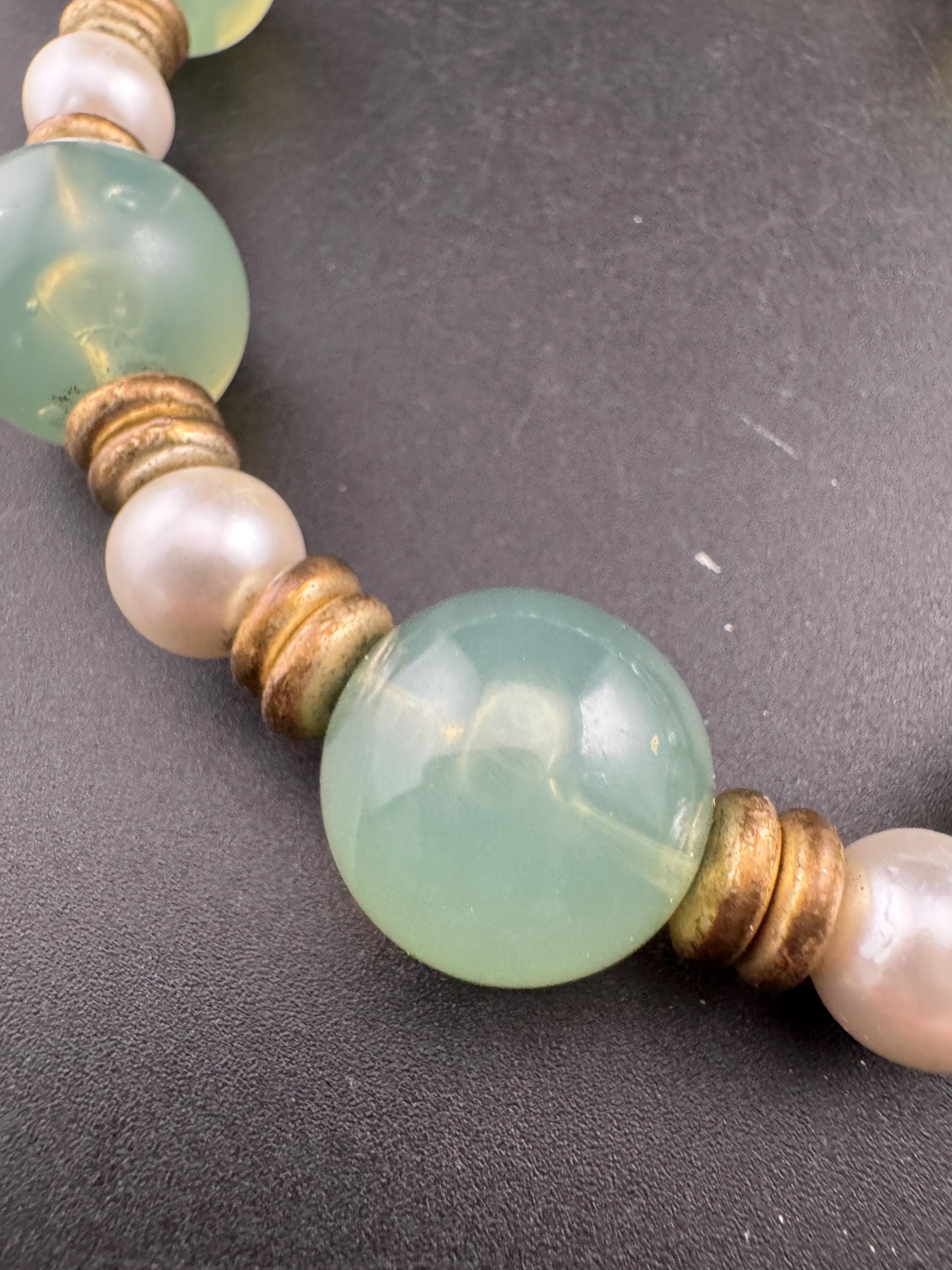 Vintage chunky 45 short 1.5cm green plastic beaded white faux pearl necklace with gold metal spacer beads