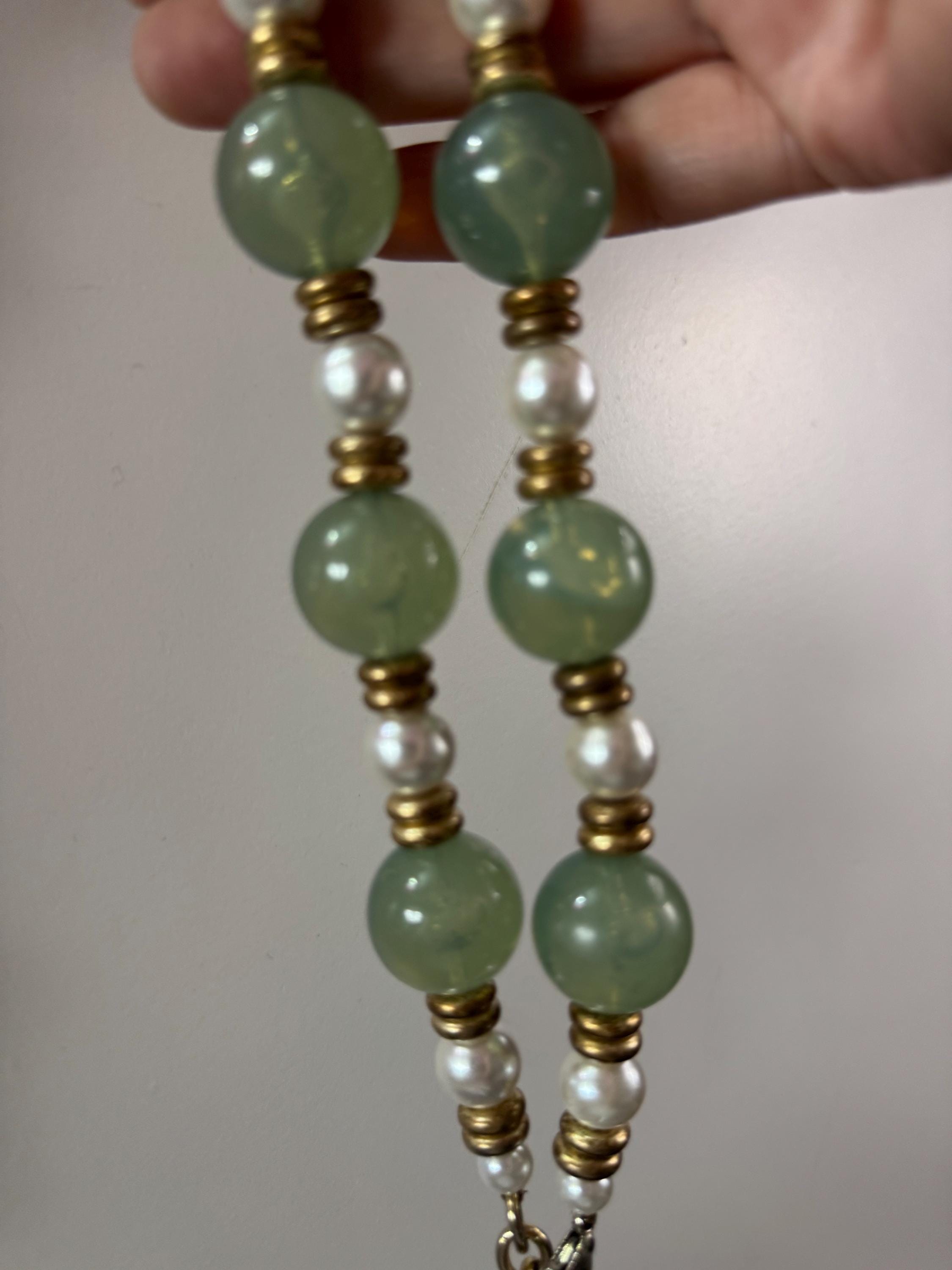 Vintage chunky 45 short 1.5cm green plastic beaded white faux pearl necklace with gold metal spacer beads