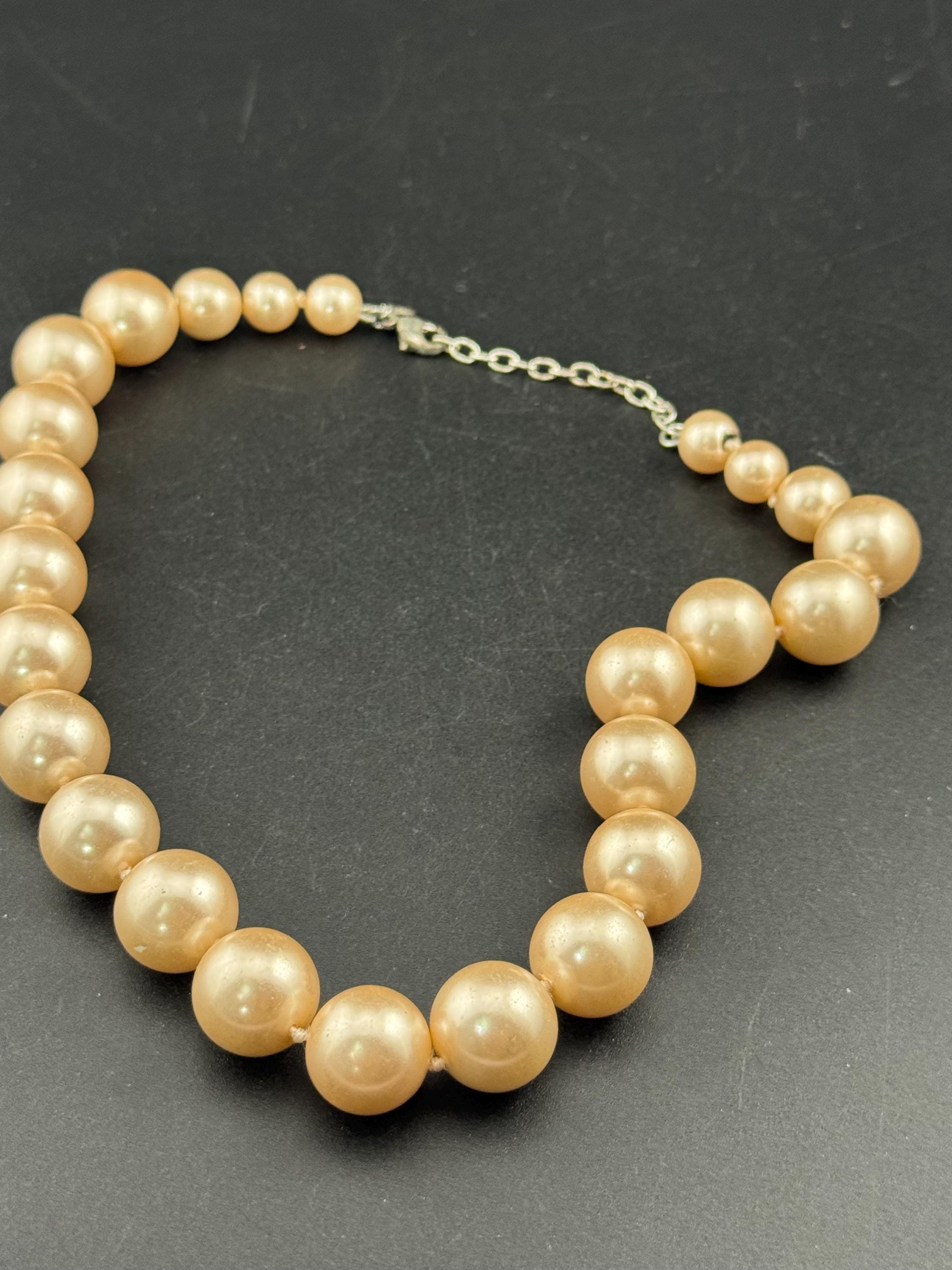 MONET signed chunky pink tone knotted 1.5cm glass pearl short necklace, Vintage 42-47cm single strand, row of pearls silver tone clasp