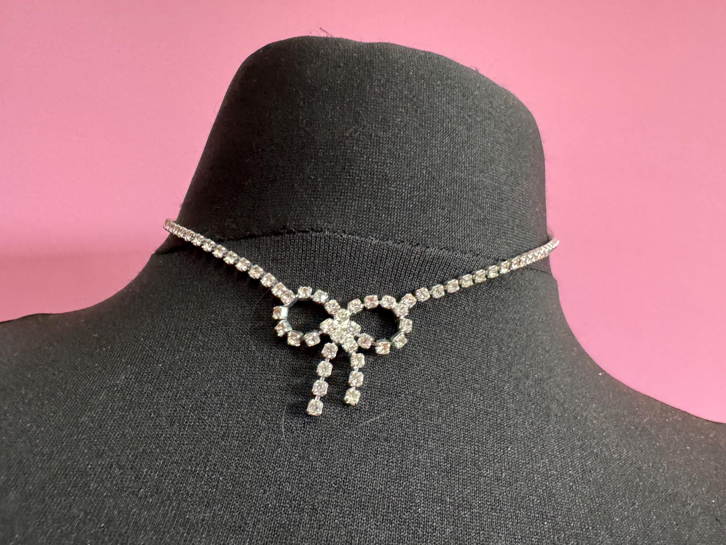 Dainty sit on the neck petite 39cm vintage clear diamanté rhinestone crystal silver tone bow detail choker necklace mid century