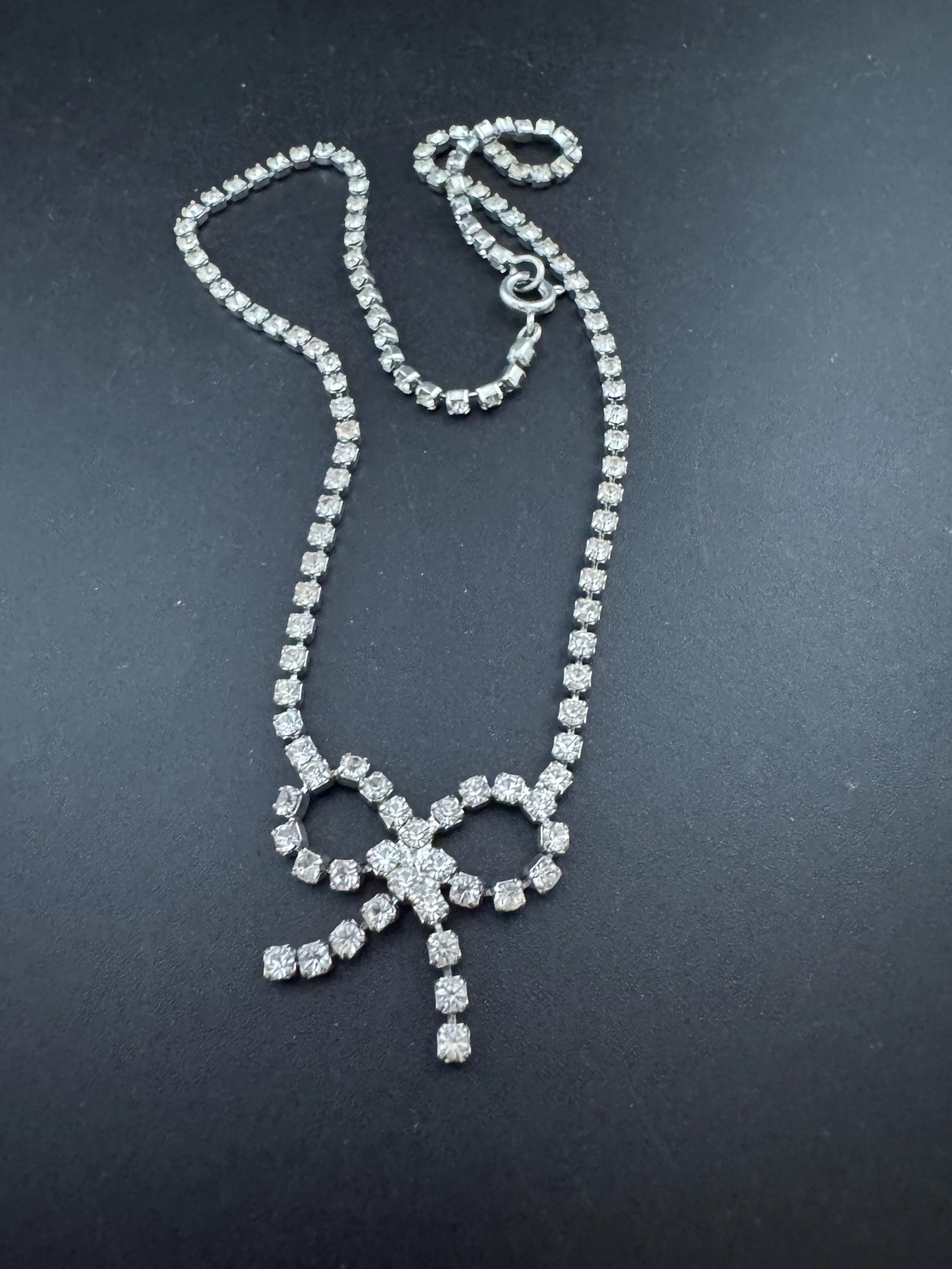 Dainty sit on the neck petite 39cm vintage clear diamanté rhinestone crystal silver tone bow detail choker necklace mid century