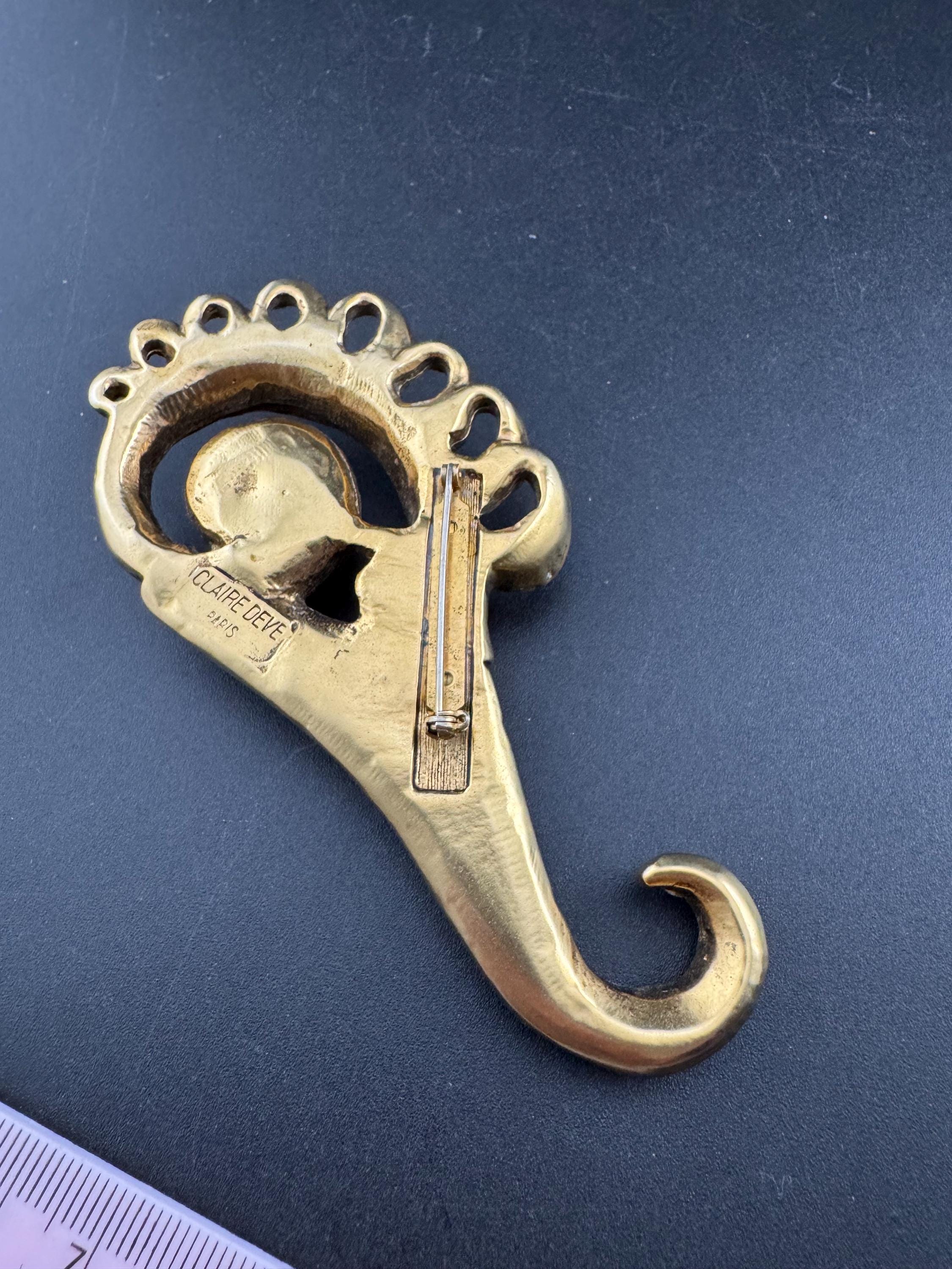 1980s signed Clare Deve huge high end oversized brooch, Paris designer gold resin with an rhinestones