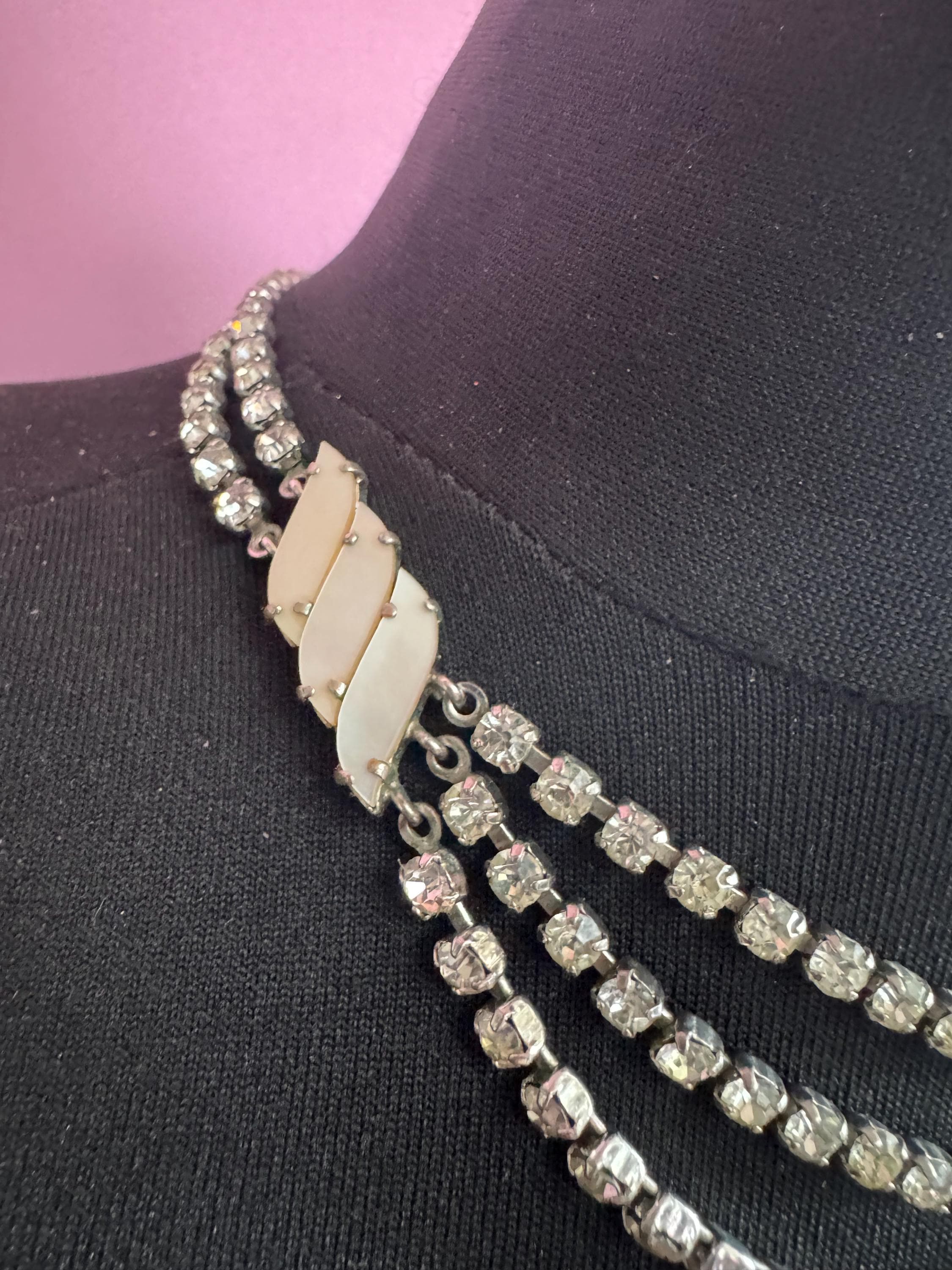 To 43cm vintage clear diamanté rhinestone mother of pearl crystal silver tone drop choker necklace mid century