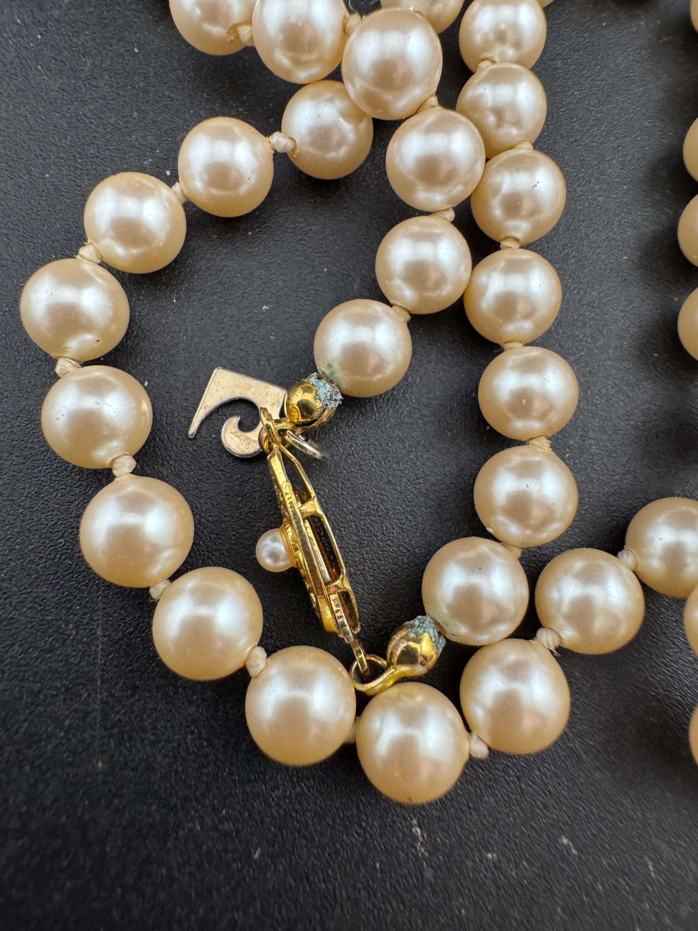 Signed Pierre Cardin Classic ivory glass pearl collar necklace, individually knotted beads 42cm gold tone