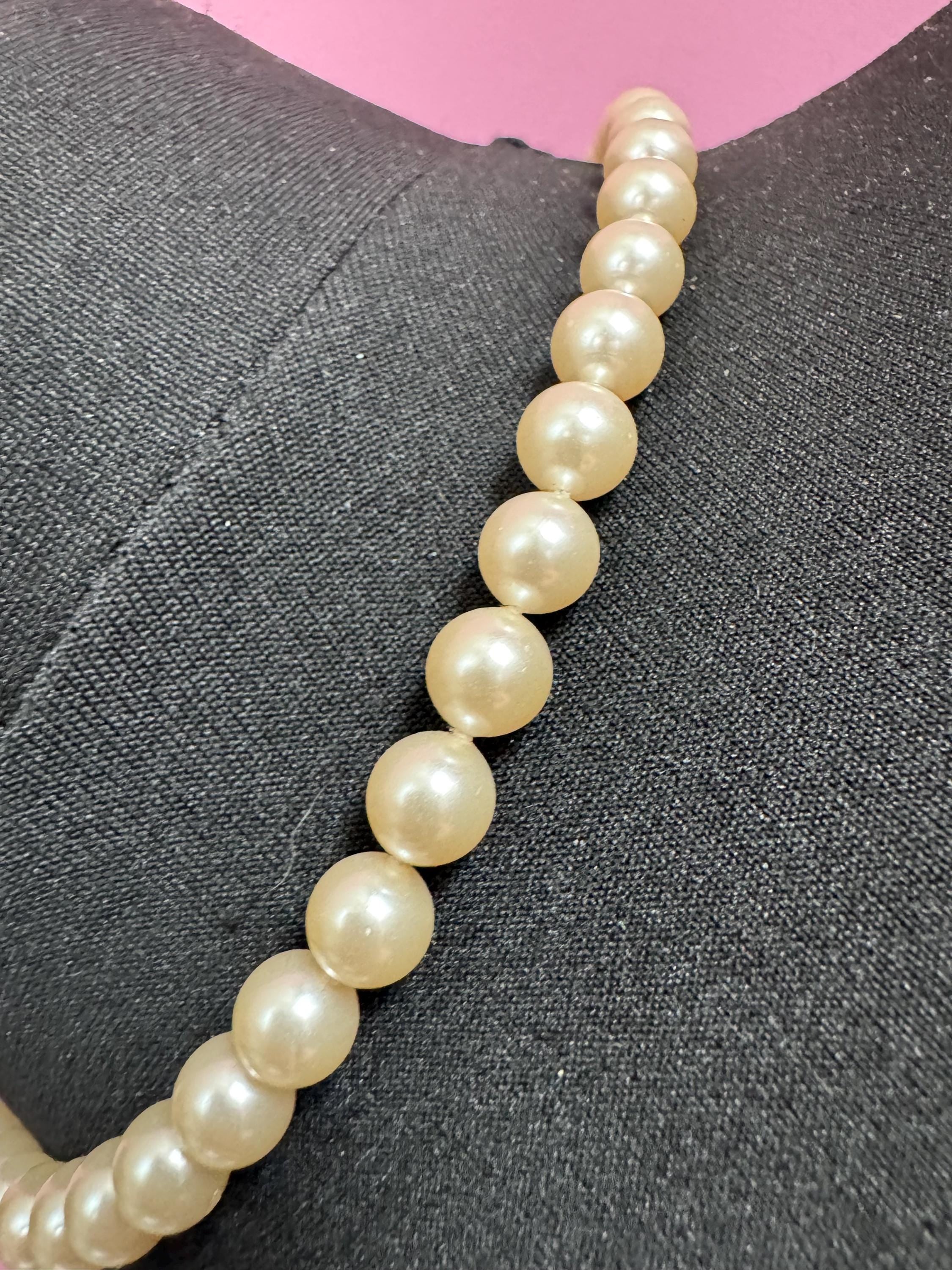 Vintage Classic cream glass pearl collar necklace, individually knotted beads 45cm gold tone lovely condition