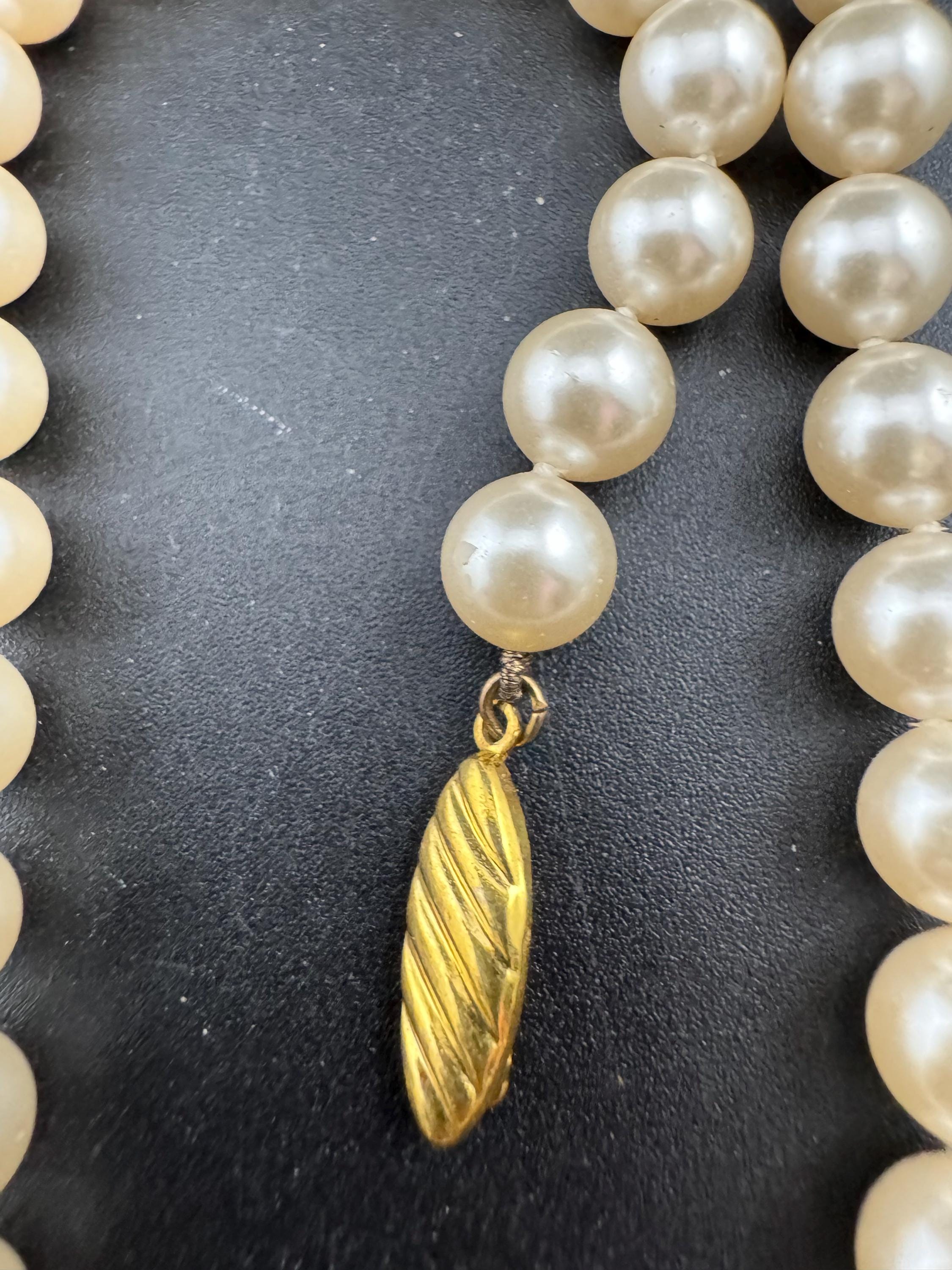 Vintage Classic cream glass pearl collar necklace, individually knotted beads 45cm gold tone lovely condition