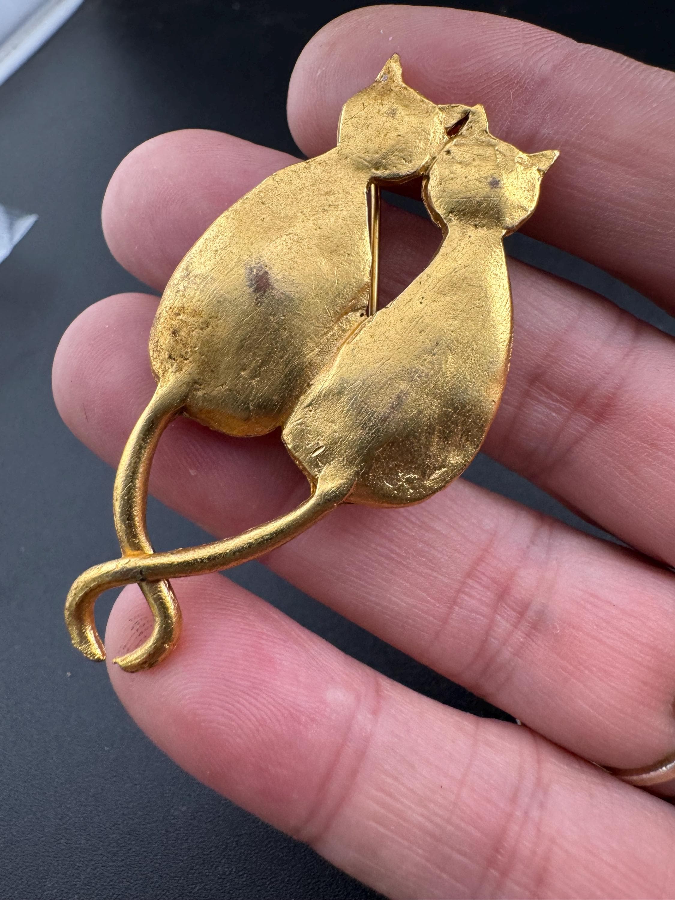 Signed Il Etait Une Fois Matte Gold tone designer double cat Brooch Vintage 1980's