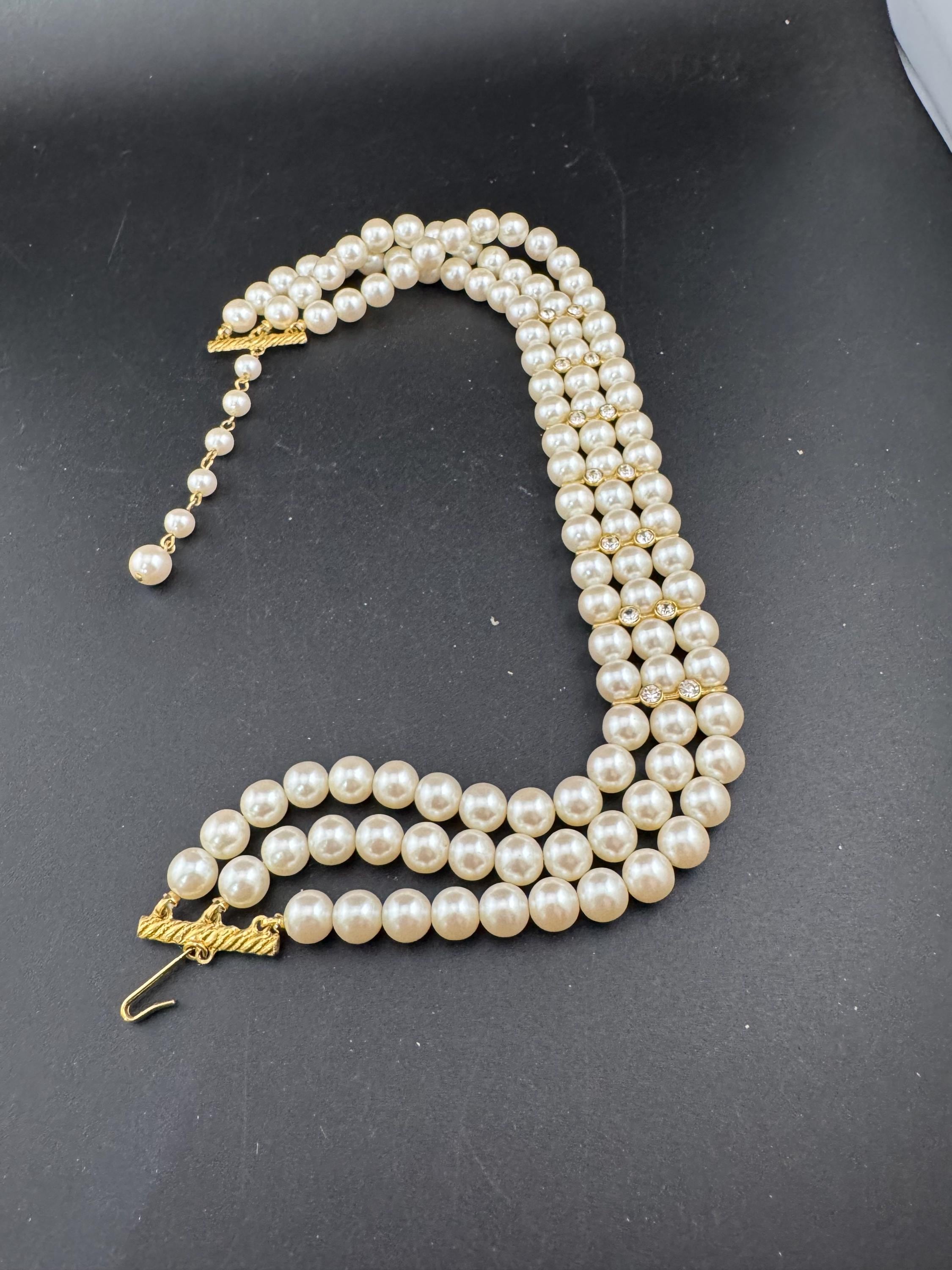 Petite fit 38cm sit on the neck 3 row Cream glass faux pearl choker necklace with clear rhinestone gold tone