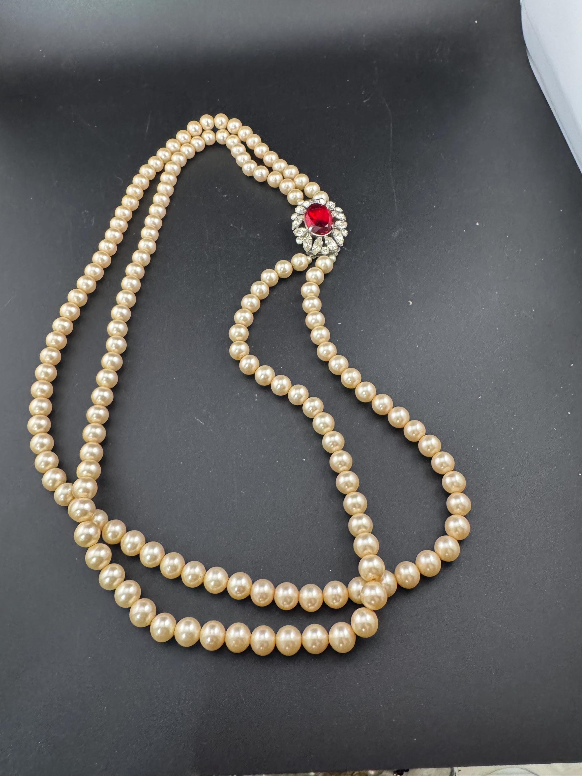 Fabulous vintage Double 2 strand row faux glass pearl choker necklace with central diamanté bright faux red ruby rhinestone clasp 63cm