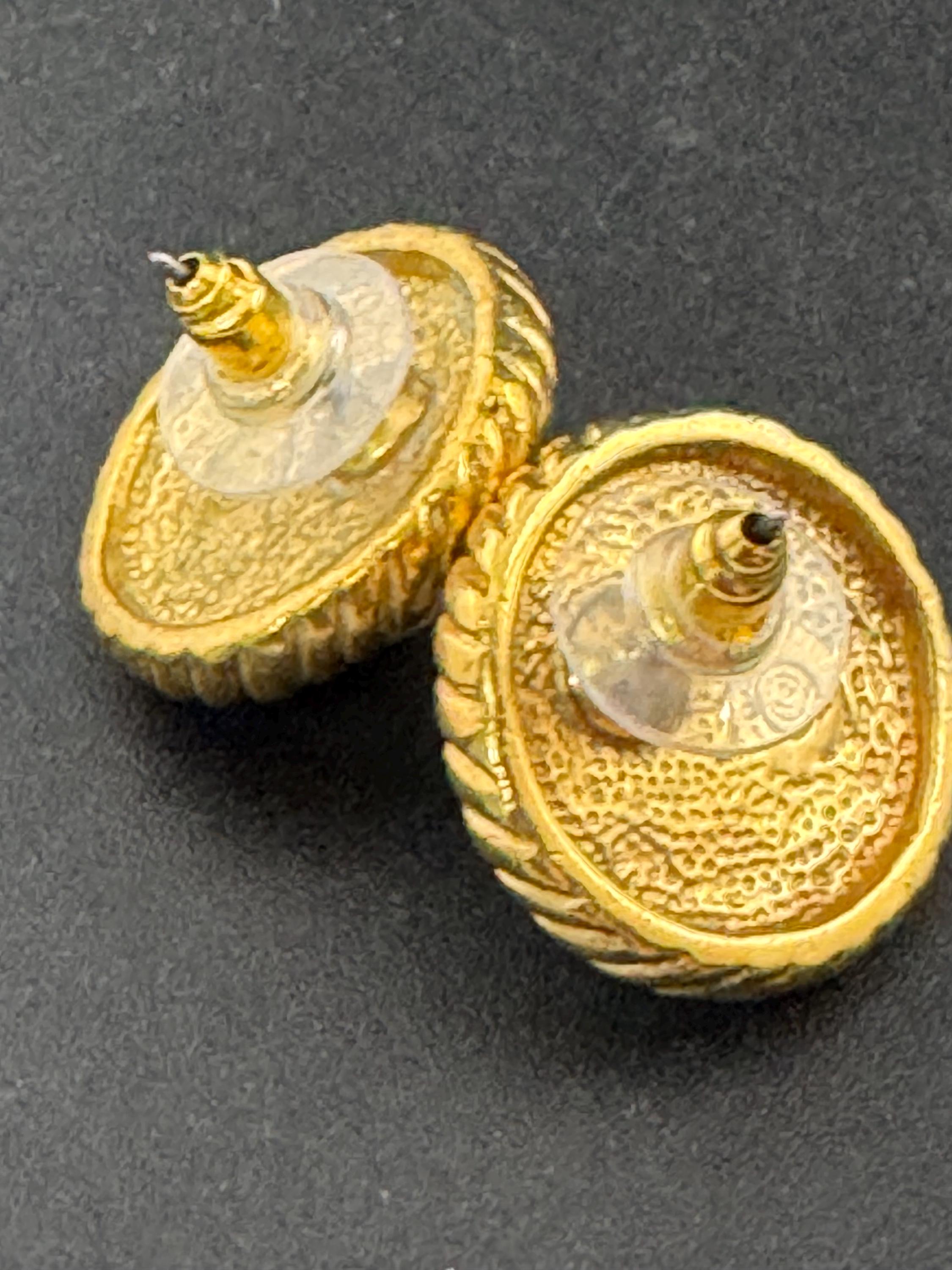 Vintage gold tone rope twist surround with modernist white faux pearl cabochon 2.2cm stud earrings for pierced ears