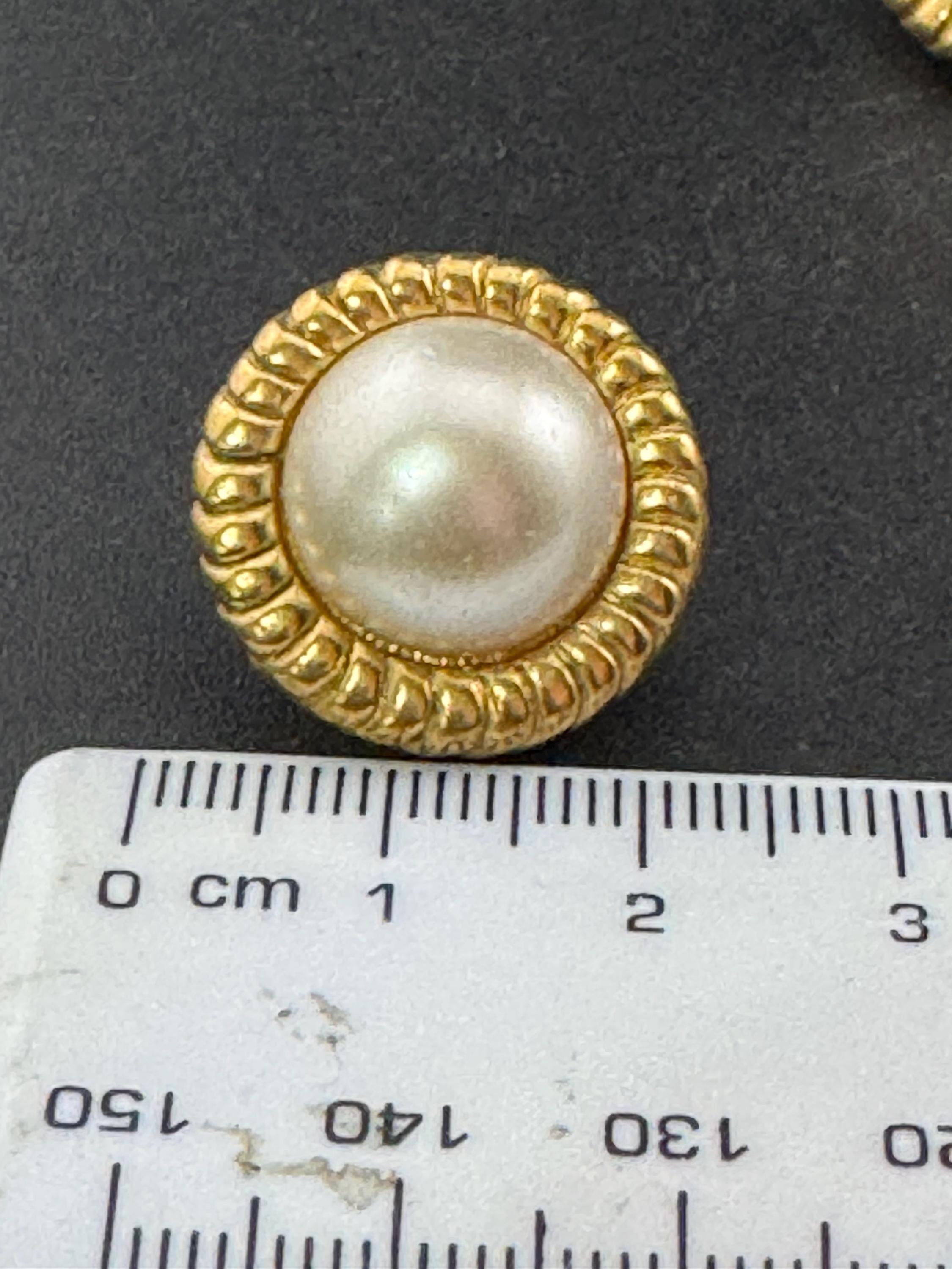 Vintage gold tone rope twist surround with modernist white faux pearl cabochon 2.2cm stud earrings for pierced ears
