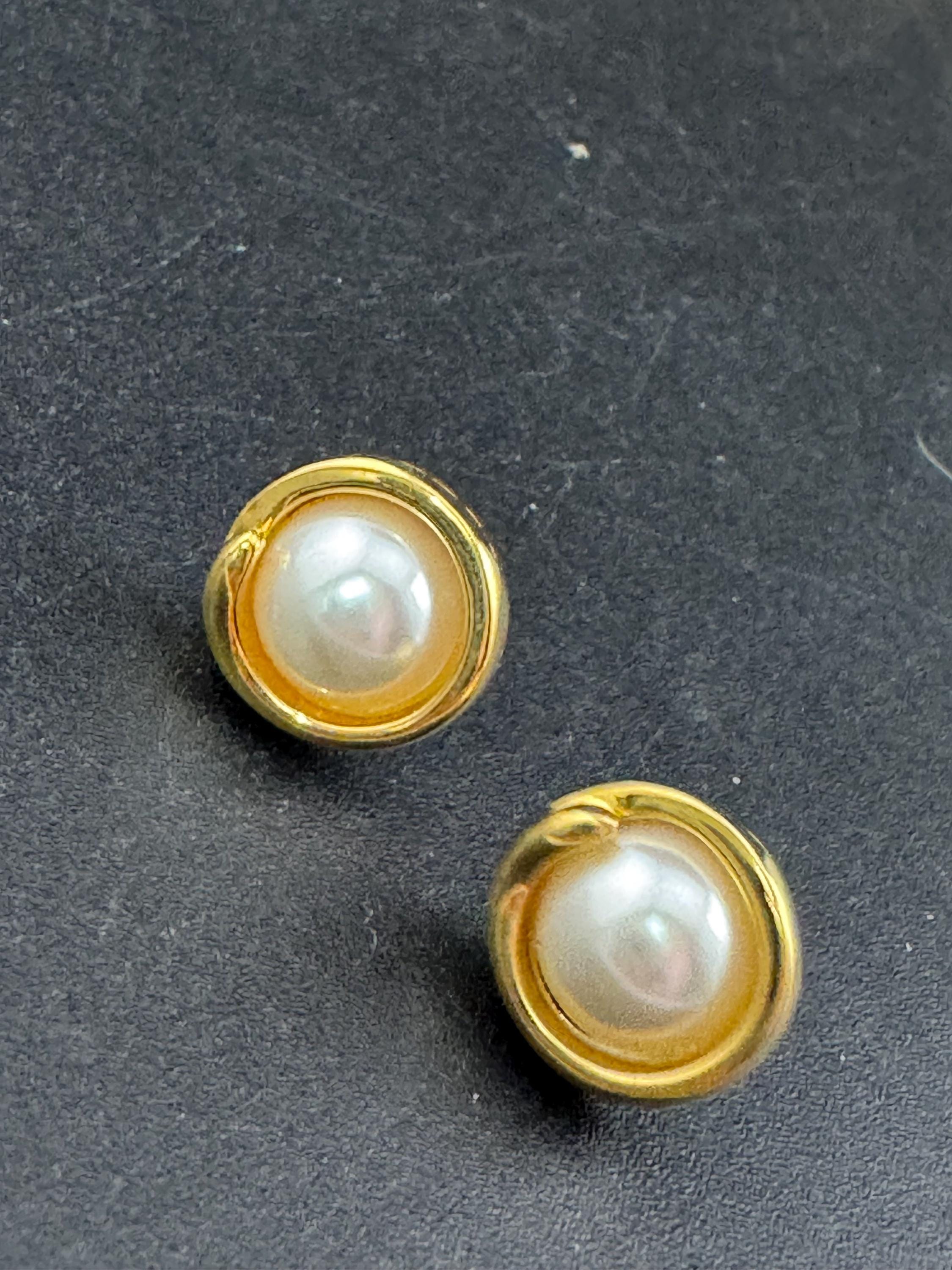 Vintage small dainty gold tone surround with modernist white faux pearl cabochon 12mm stud earrings for pierced ears