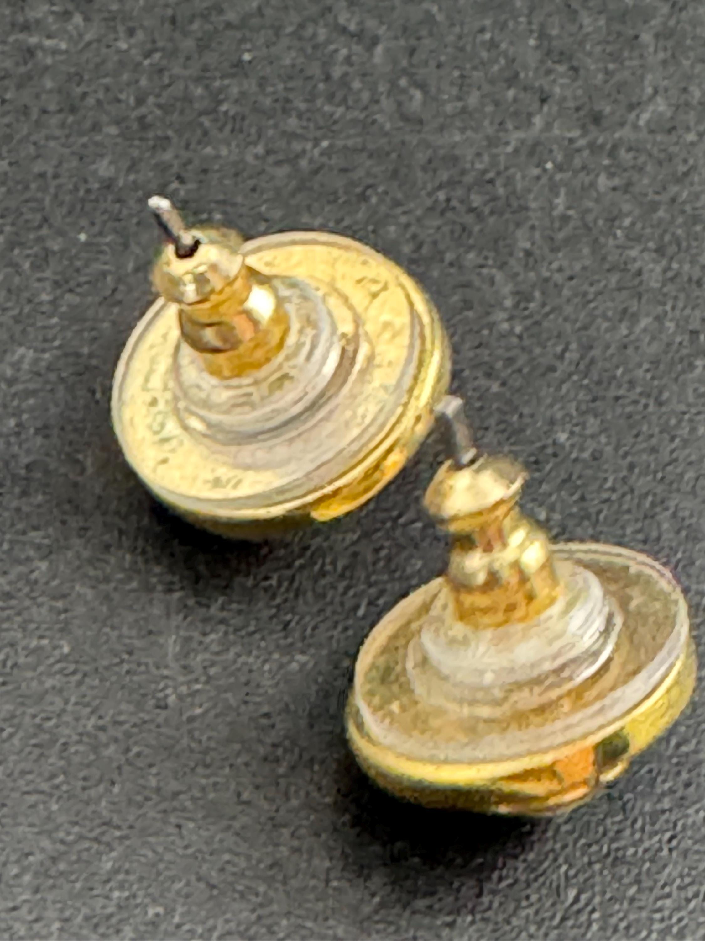 Vintage dainty small 1cm 1980s gold tone Blue enamel & faux Pearl round pair of stud earrings for pierced ears