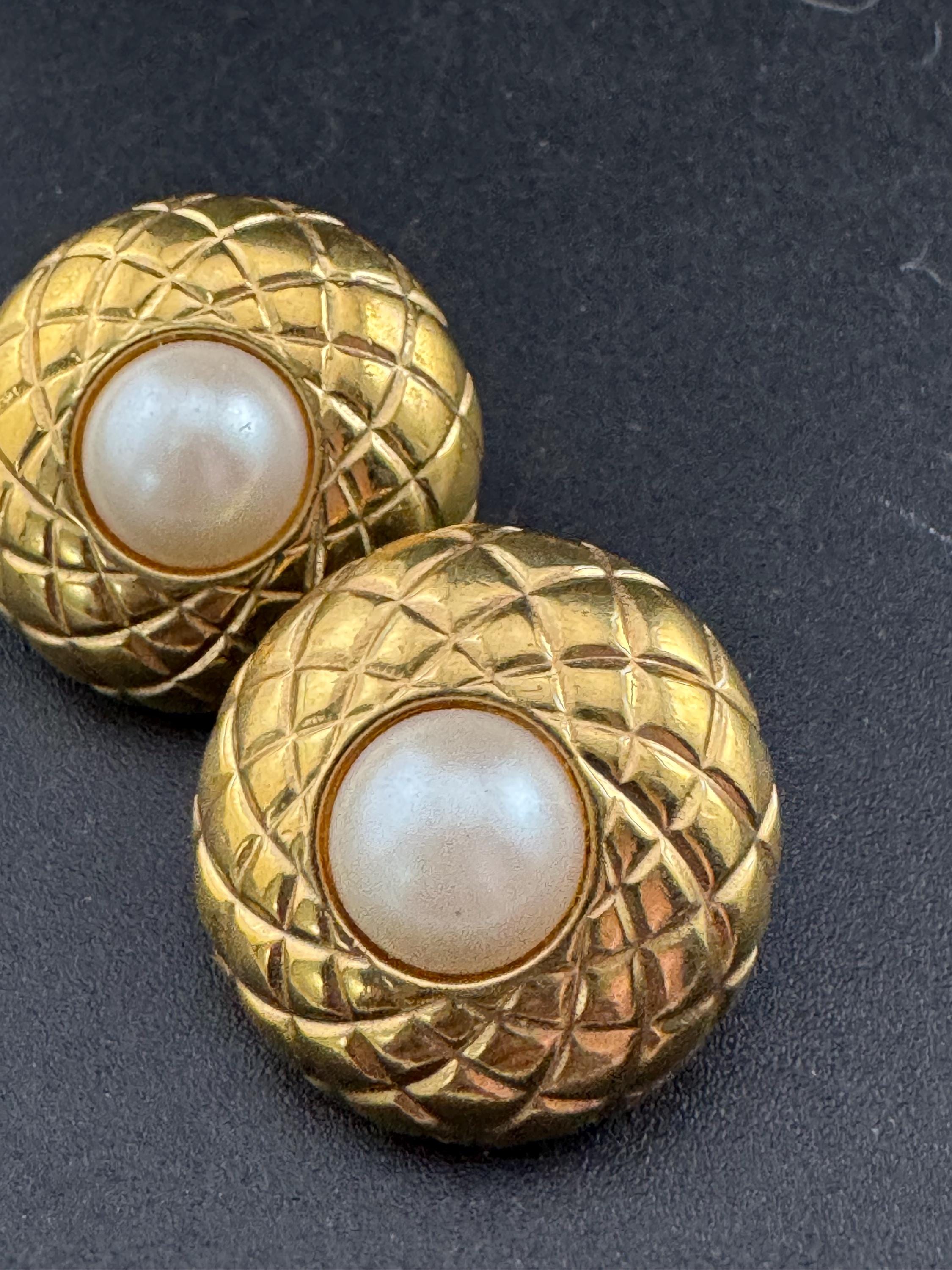 Vintage gold tone surround with modernist white faux pearl cabochon 2.5cm stud earrings for pierced ears