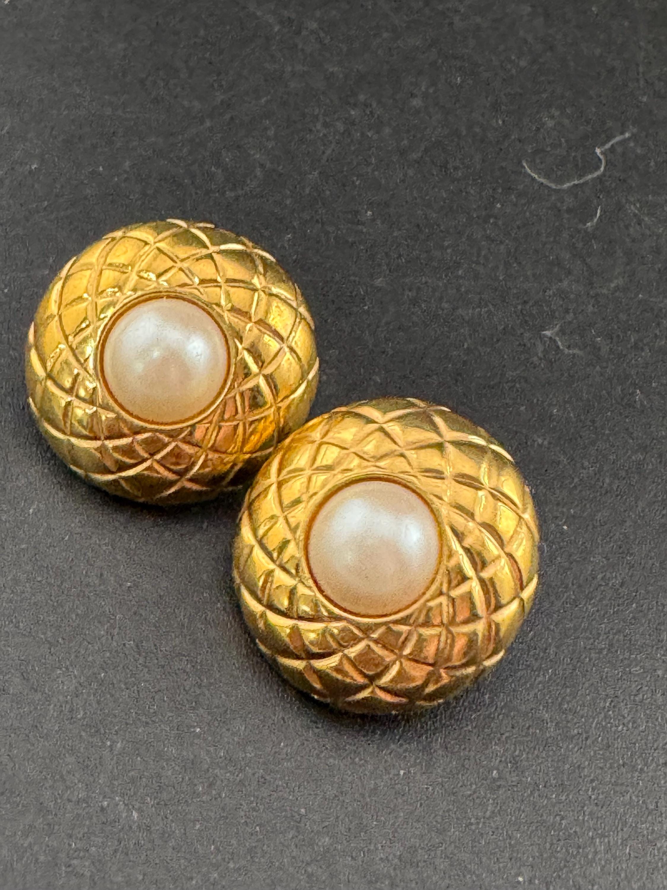 Vintage gold tone surround with modernist white faux pearl cabochon 2.5cm stud earrings for pierced ears