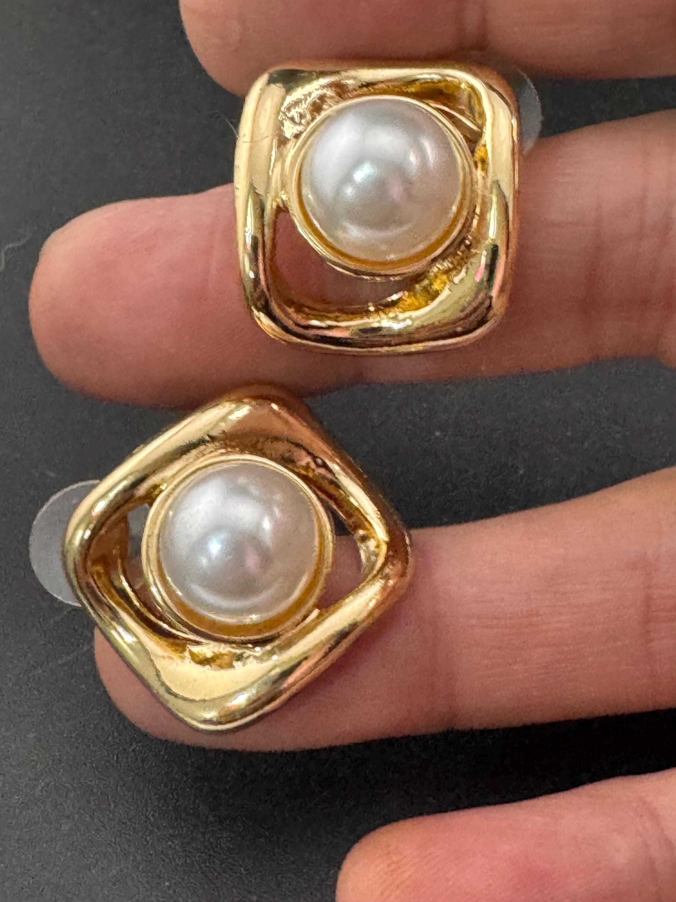 Vintage Gold Tone Faux Pearl Stud Earrings: Modernist Square Design