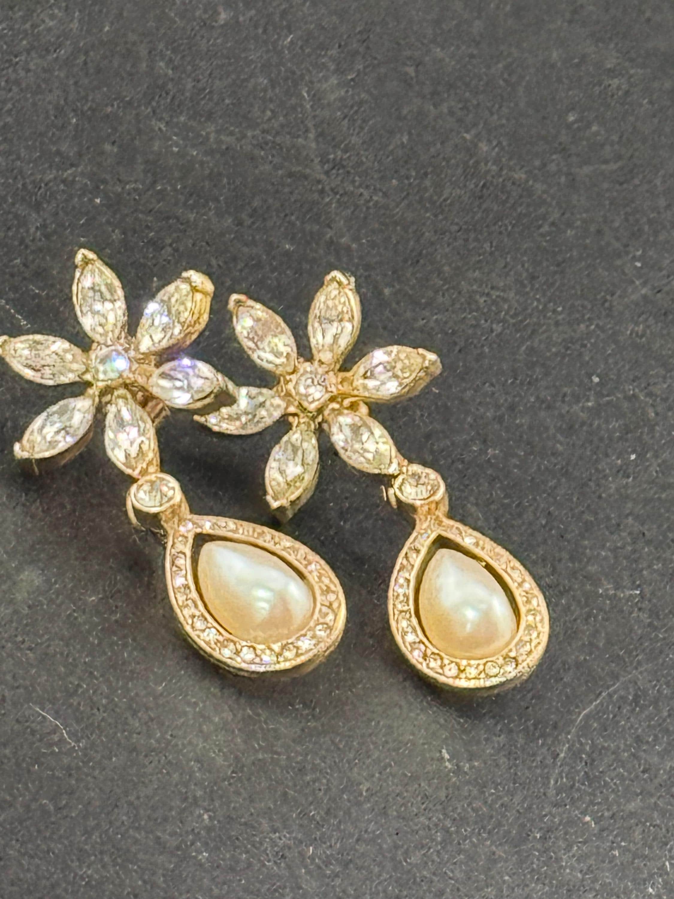 Vintage 3.5 gold tone white pearl teardrop clear floral diamanté crystal dangly drop earrings for pierced ears