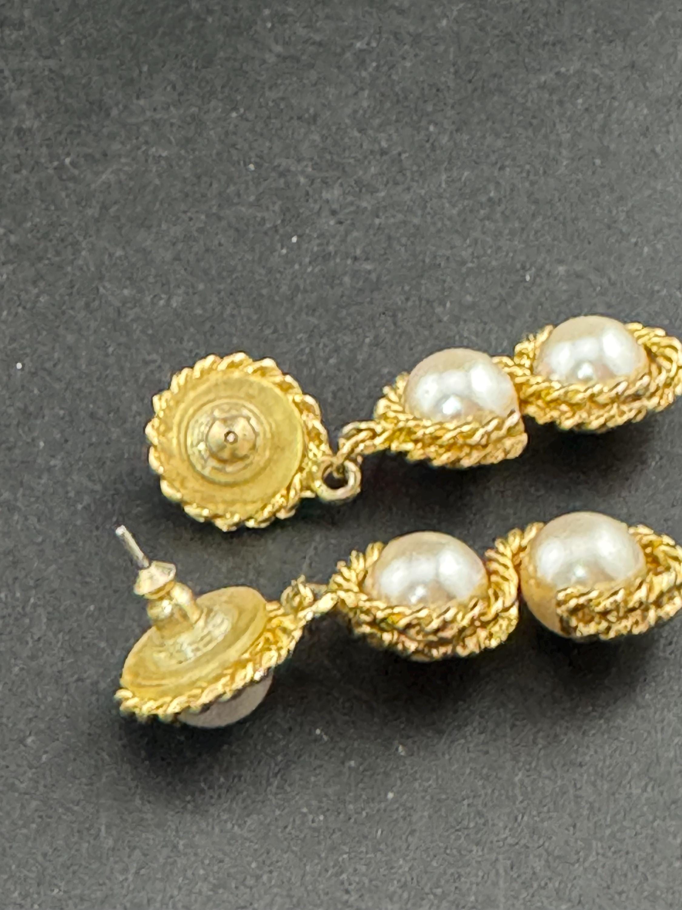 Vintage long gold tone rope edge twist double white pearl cabochon 80s dangly drop earrings for pierced ears