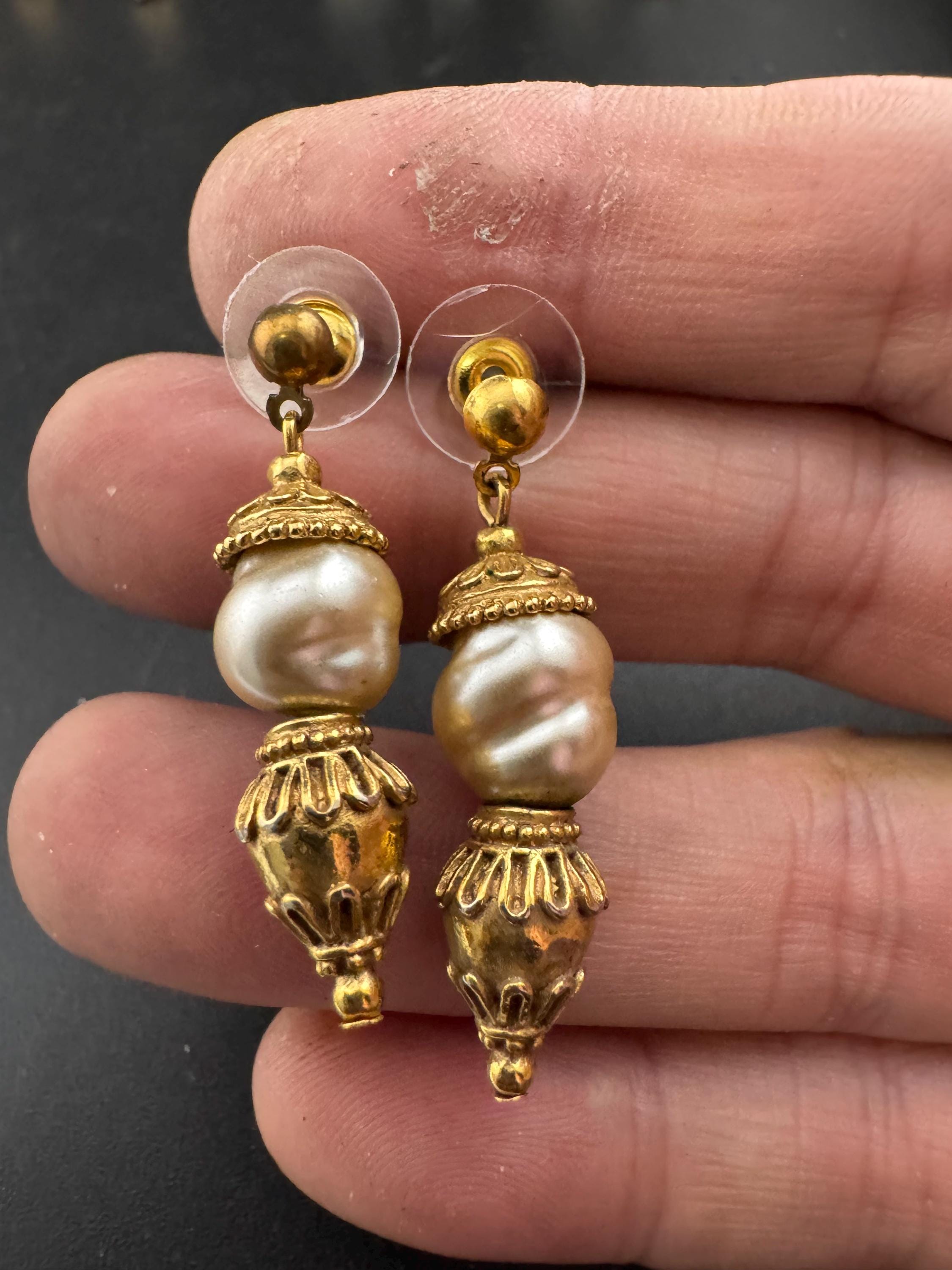 Vintage 4cm long gold tone beaded white pearl dangly drop earrings for pierced ears