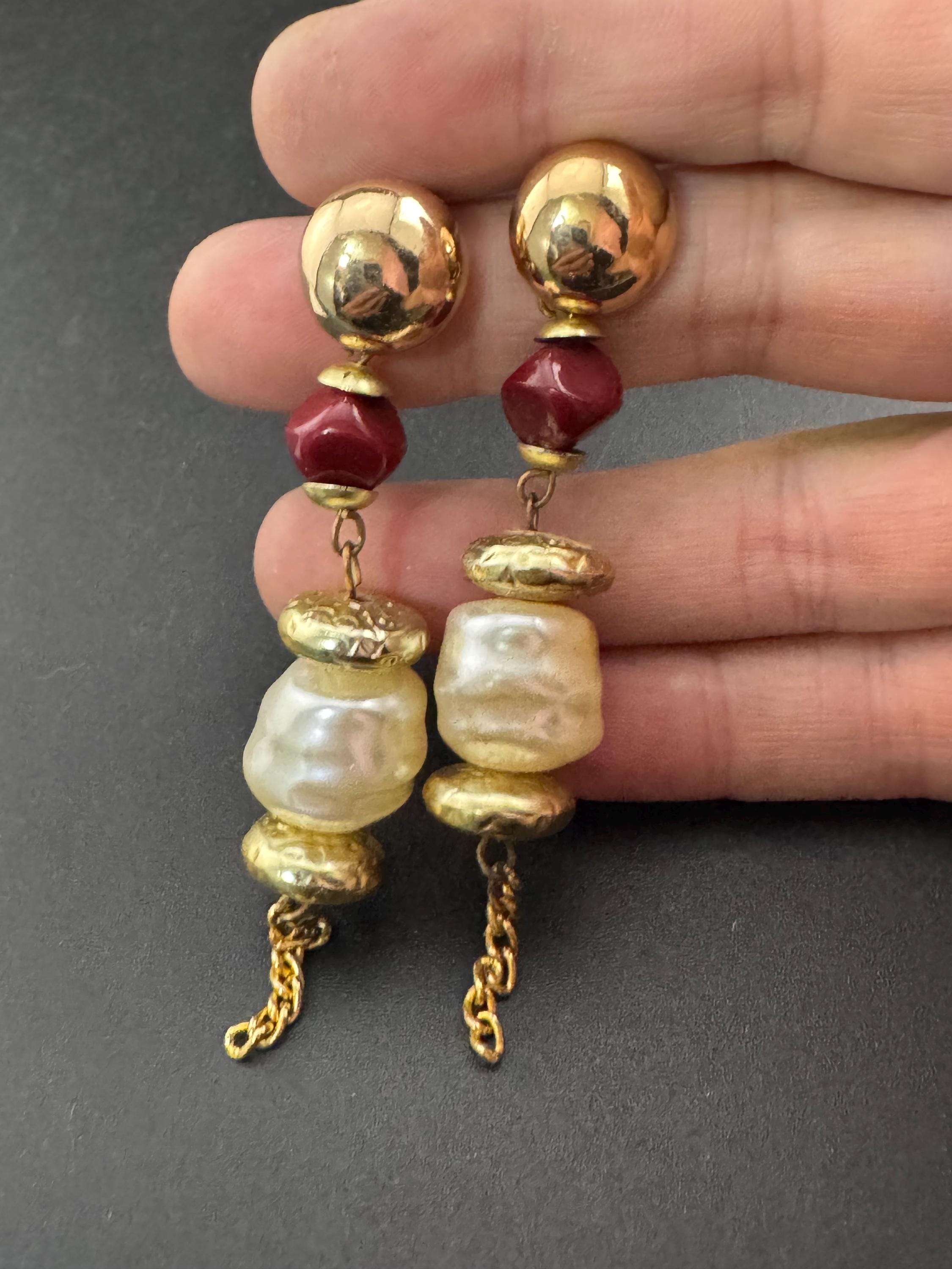 Vintage 7.5cm long gold tone red beaded and white pearl dangly drop earrings for pierced ears