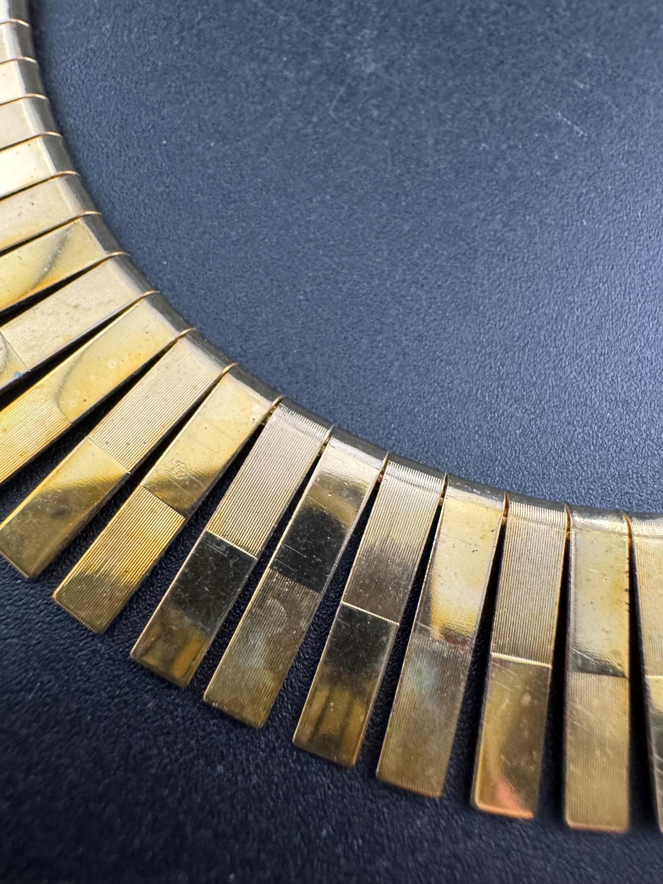 Vintage retro cleopatra Egyptian revival gold tone wide brutalist textured choker Collar necklace