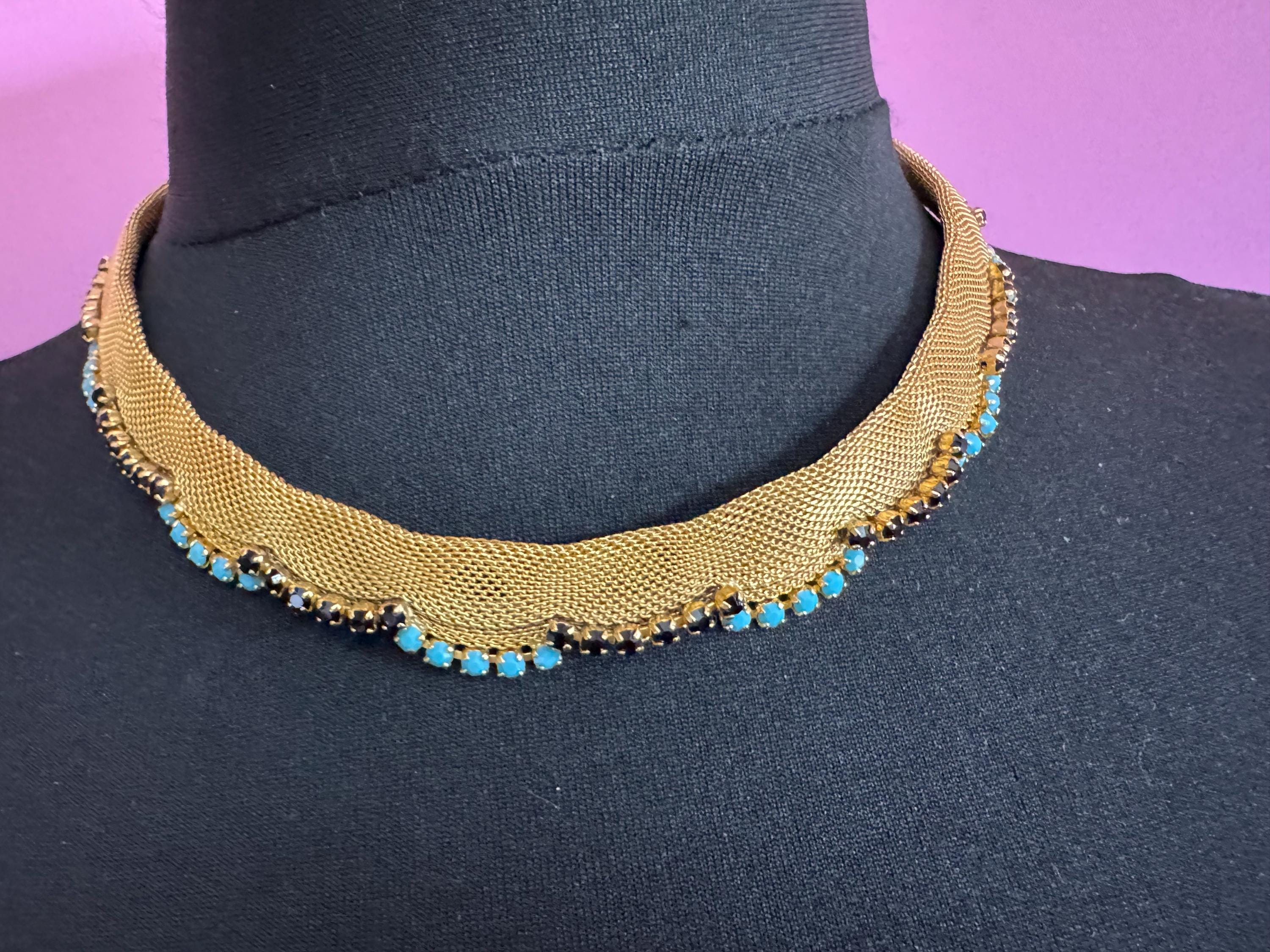 Vintage 1960s gold tone mesh scalloped choker necklace with turquoise and black glass rhinestones
