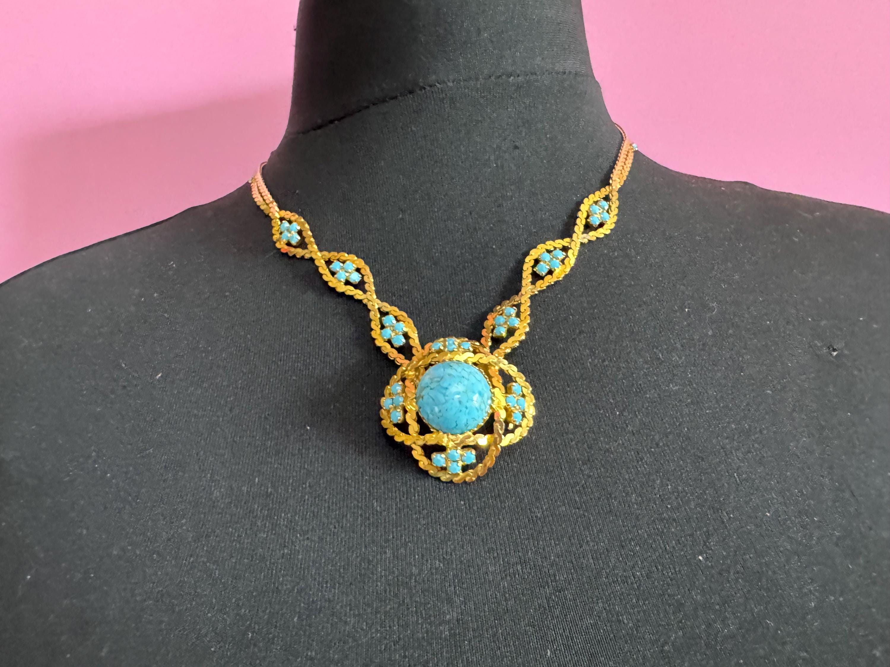 Vintage 1960s Serpentine Lariat Necklace: Gold Tone & Turquoise Cabochon