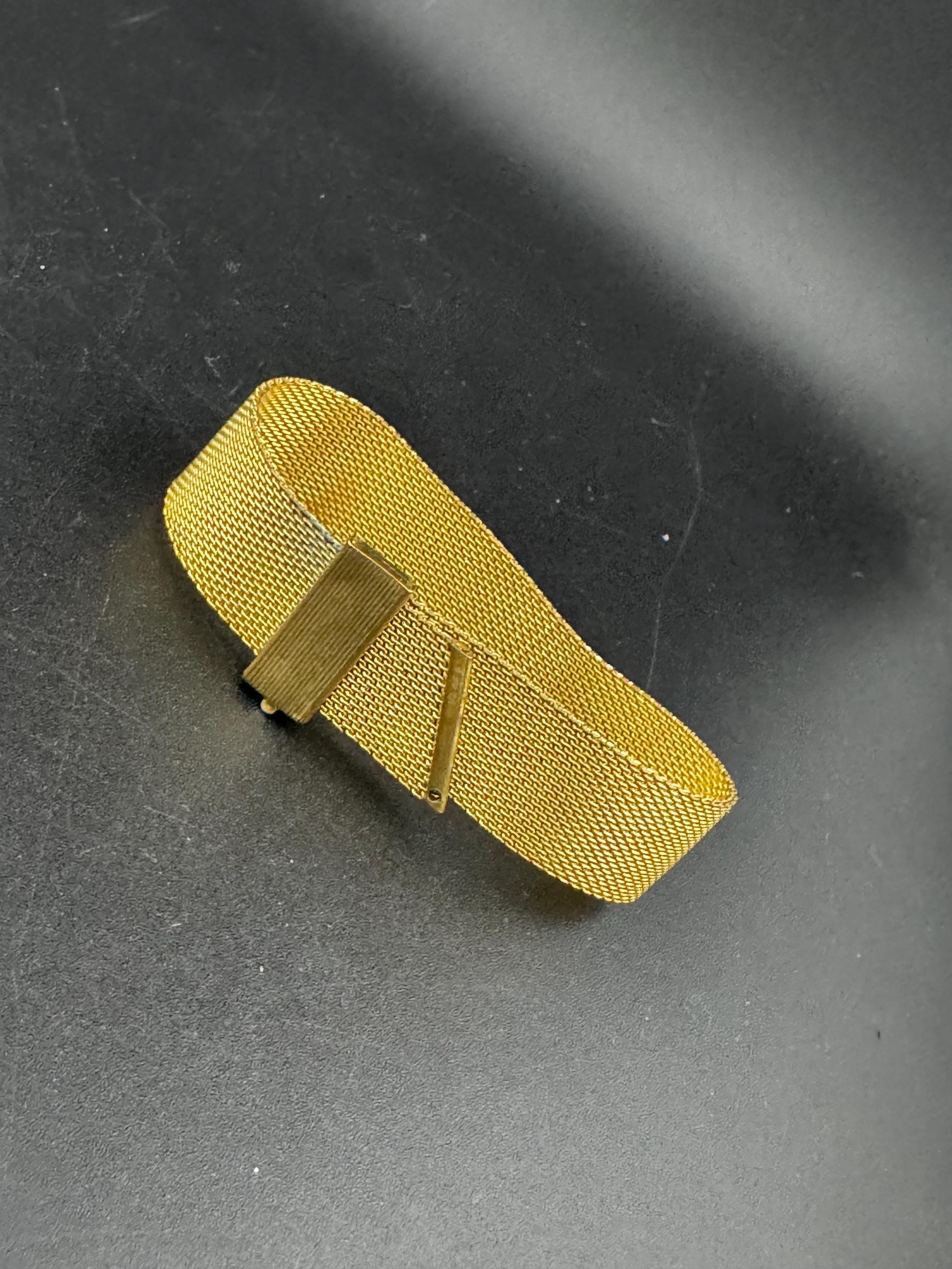 Vintage 1950s gold plated articulated 18mm wide mesh buckle bracelet