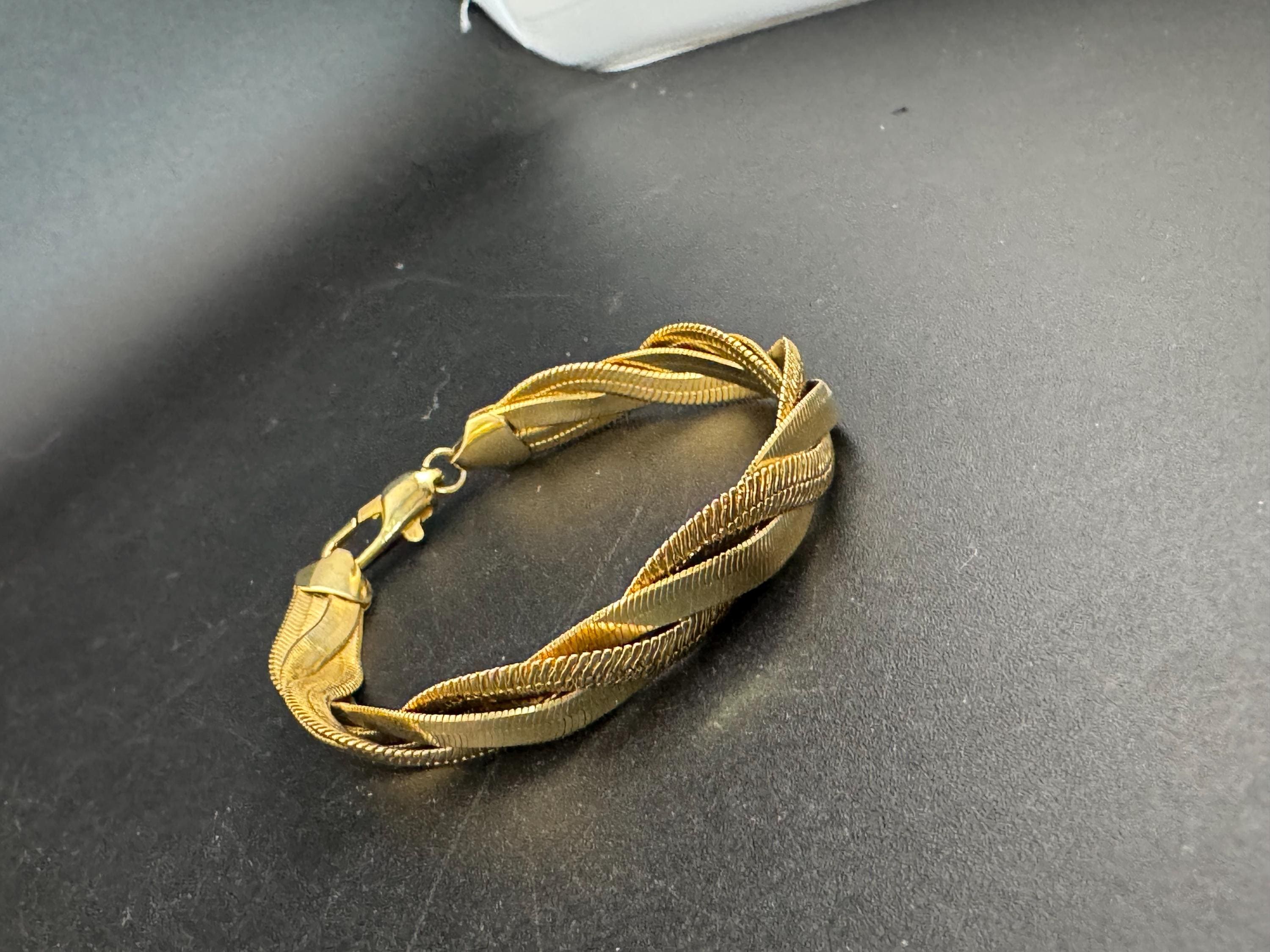 Retro modernist twisted Chain Link gold tone 19.5cm chain bracelet 1980s 1990s