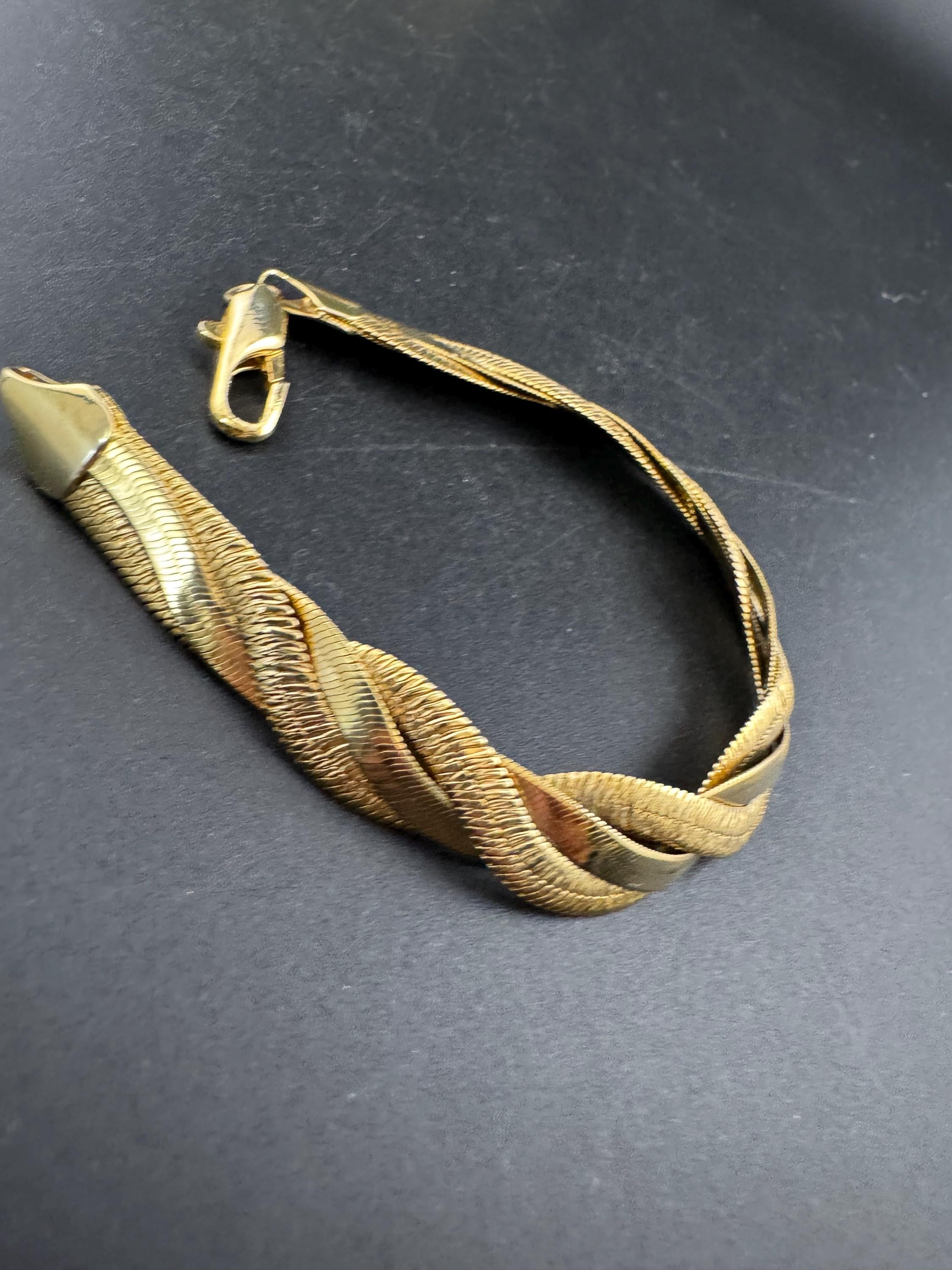 Retro modernist twisted Chain Link gold tone 19.5cm chain bracelet 1980s 1990s